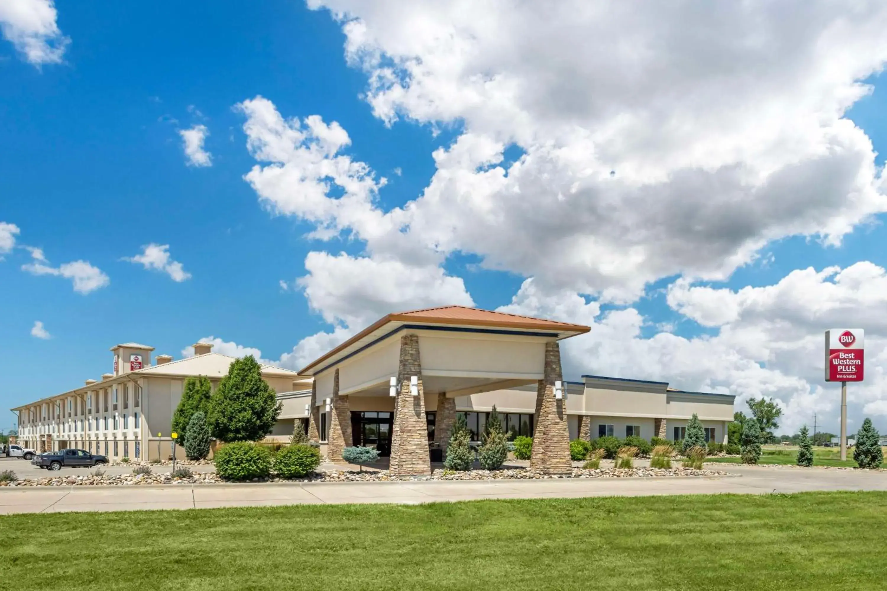 Property building in Best Western Plus Mid Nebraska Inn & Suites Property building in Best Western Plus Mid Nebraska Inn & Suites