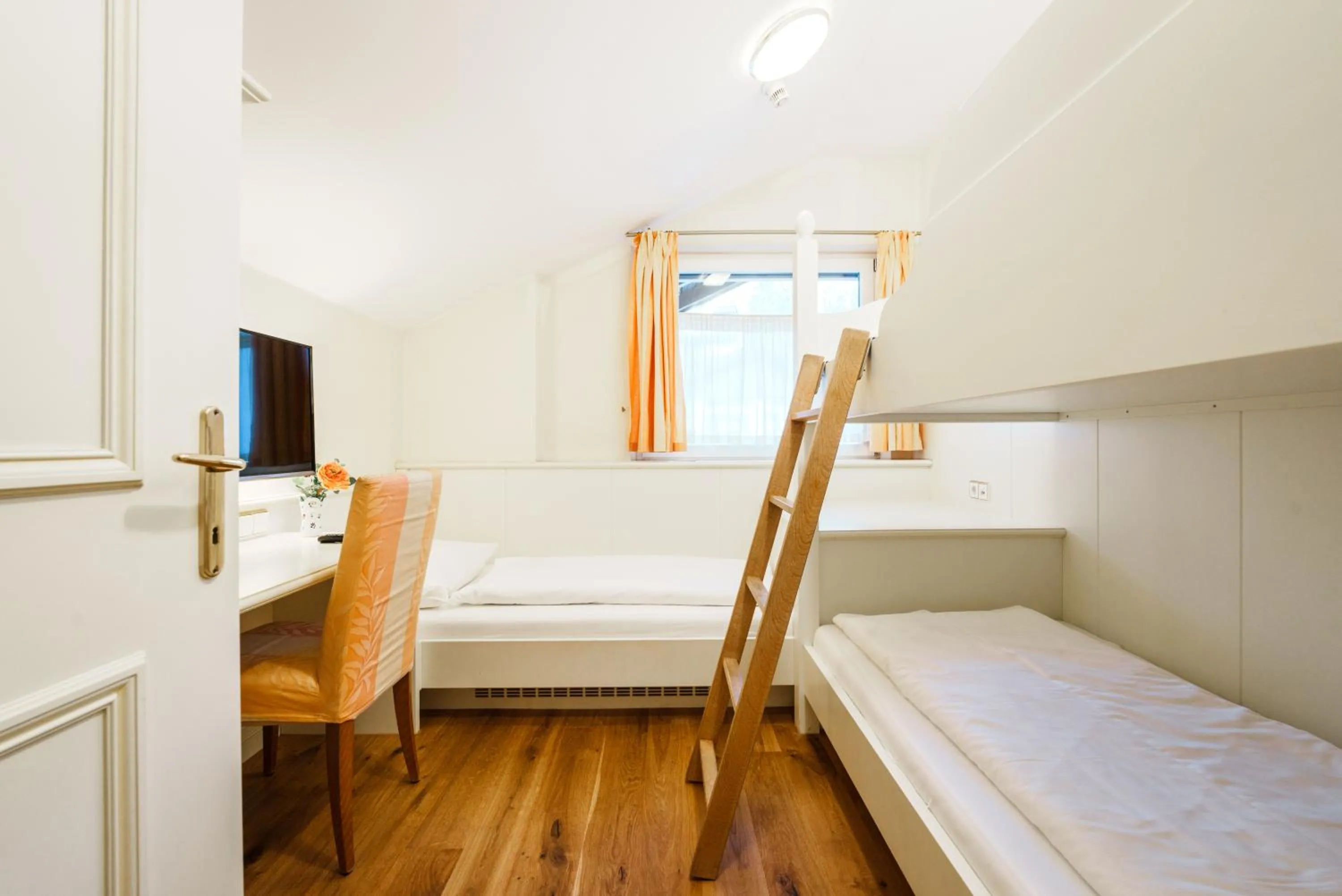 children, Bed in Hotel Starkenberg