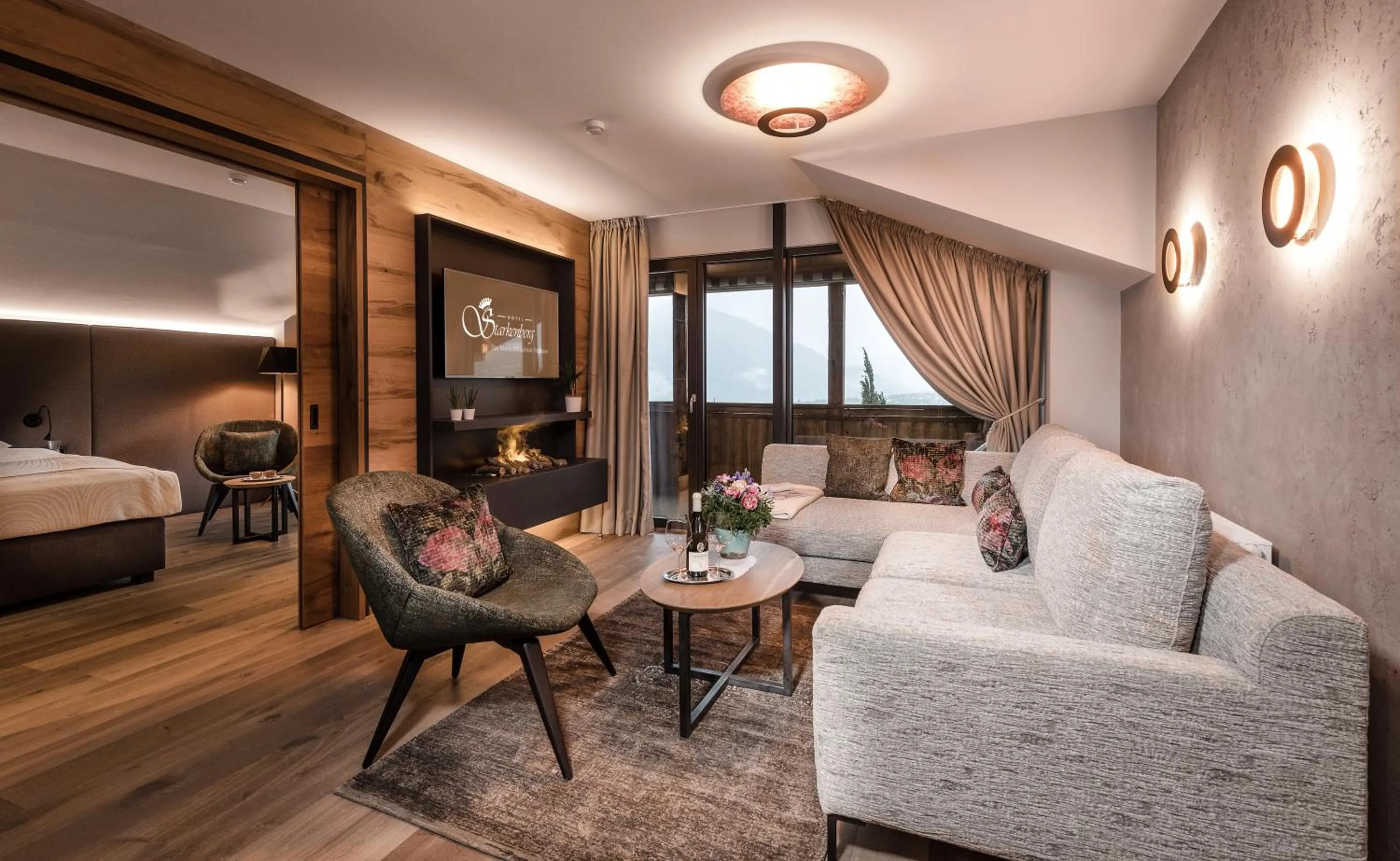 Living room, Bed in Hotel Starkenberg