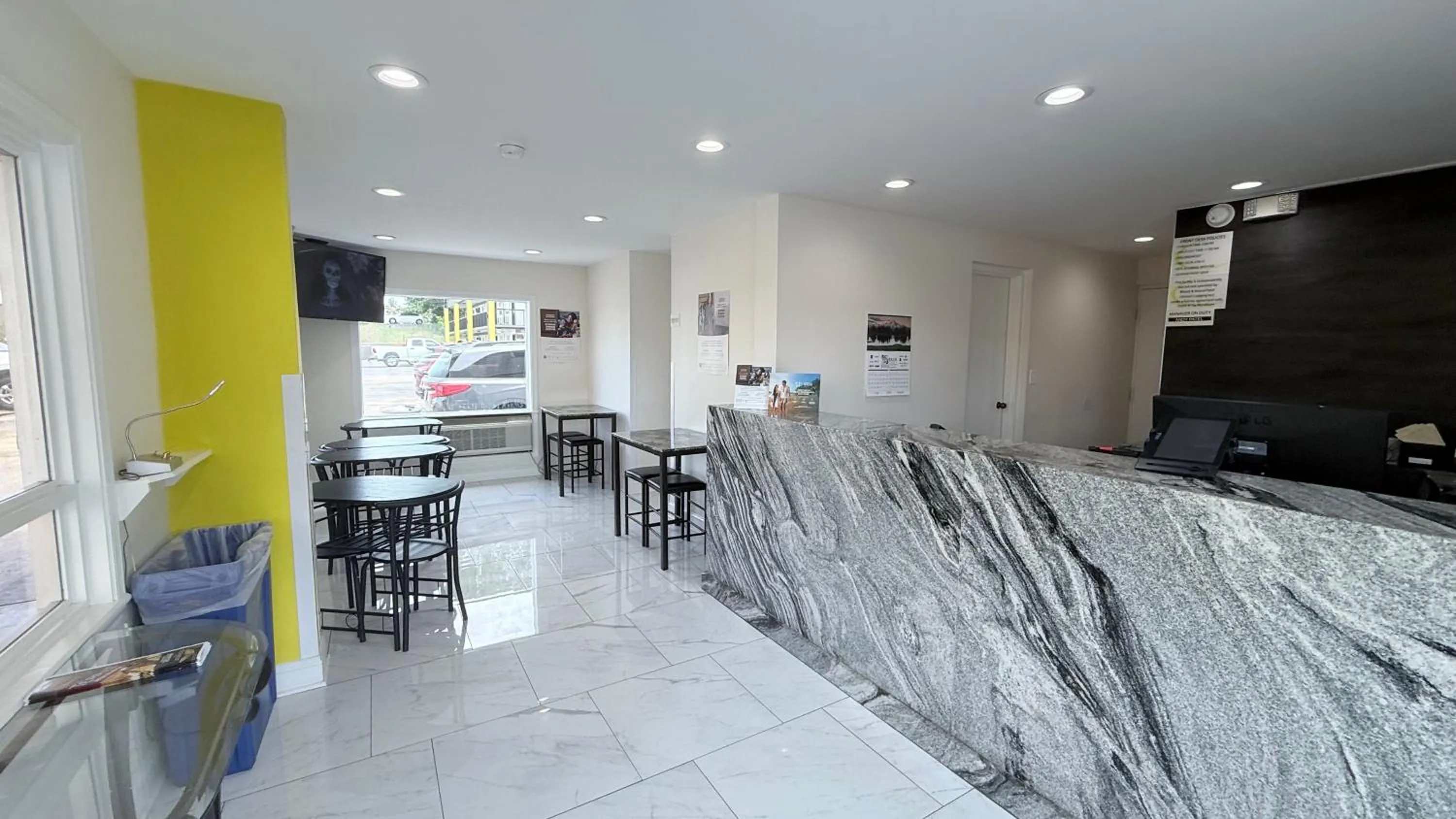 Lobby or reception in Super 8 by Wyndham Monticello AR