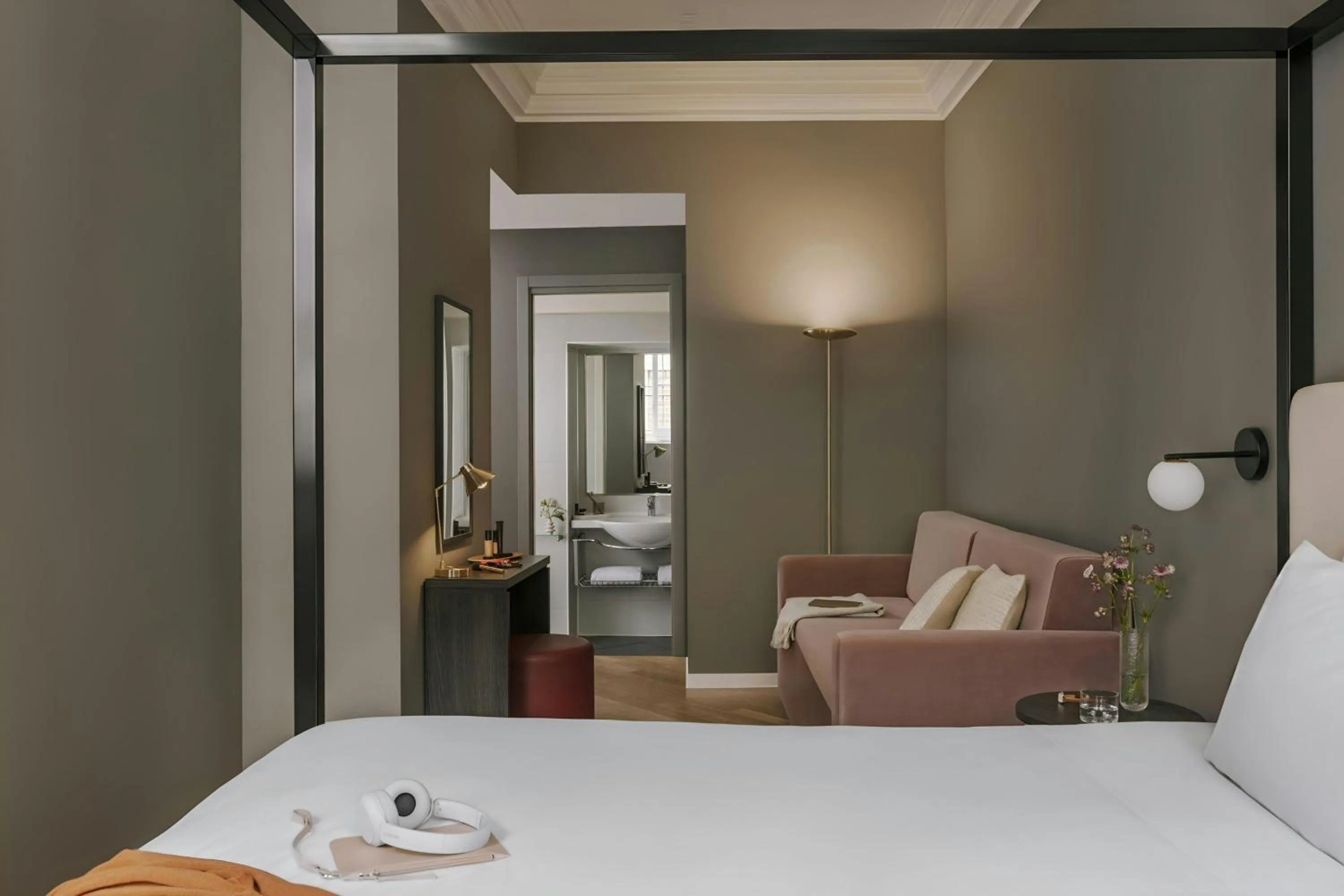 Bedroom, Bed in Missori Hotel Piazza Missori, Sonder by Marriott Bonvoy