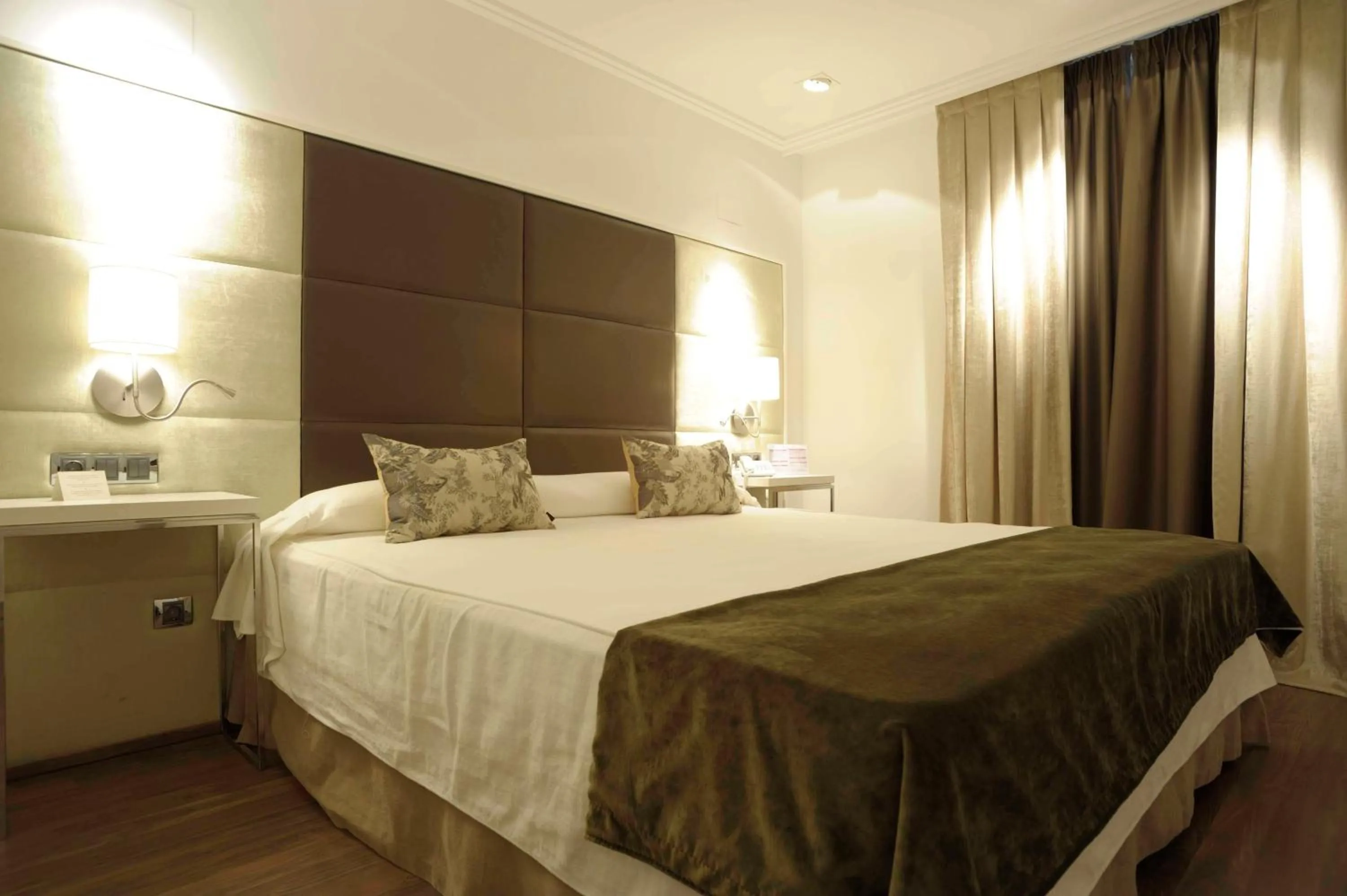 Photo of the whole room, Bed in San Ramón del Somontano