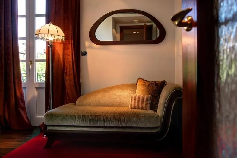 Seating area, Bed in San Ramón del Somontano