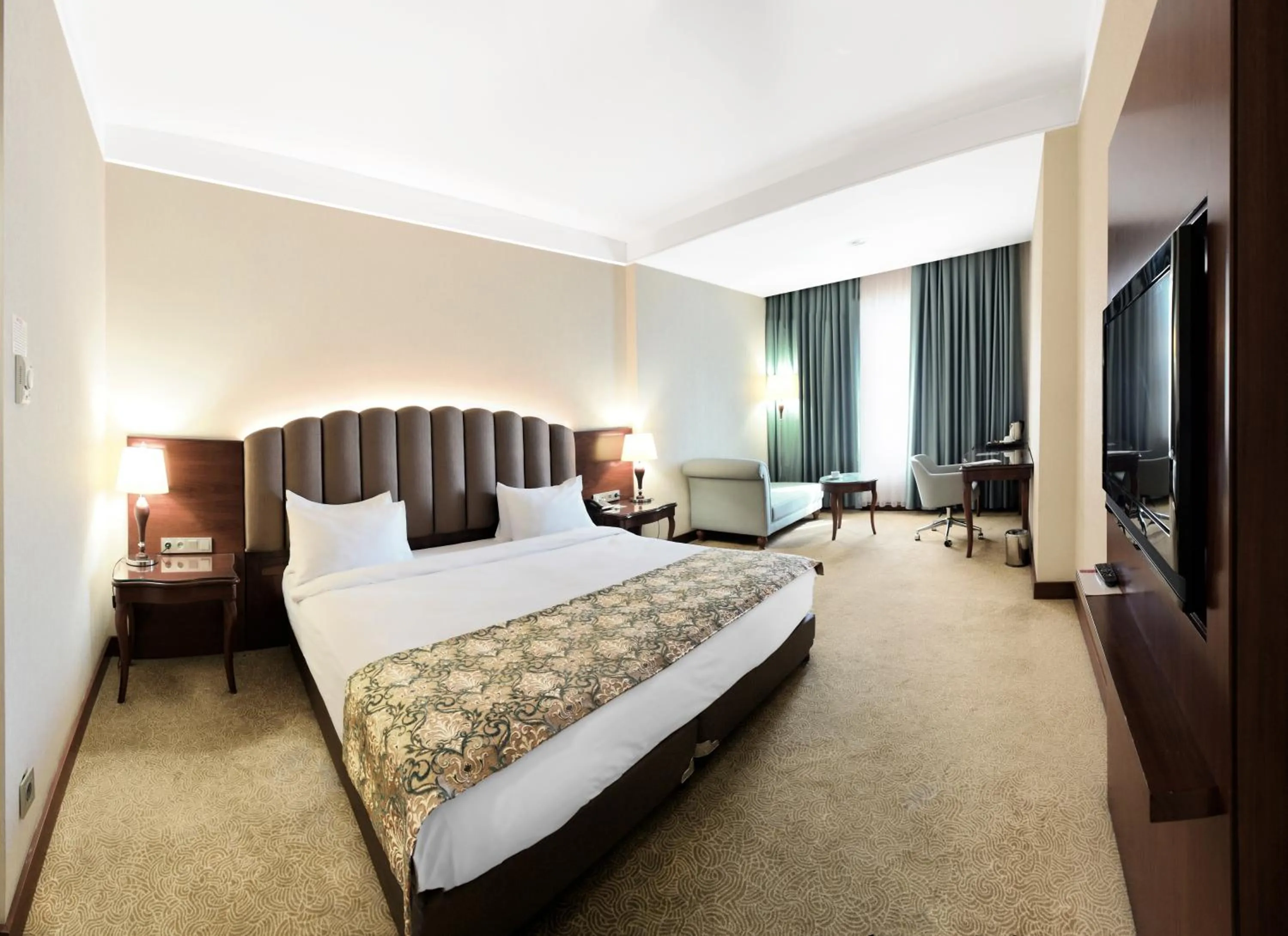 Bed in Ramada Plaza Altin Kayisi Hotel