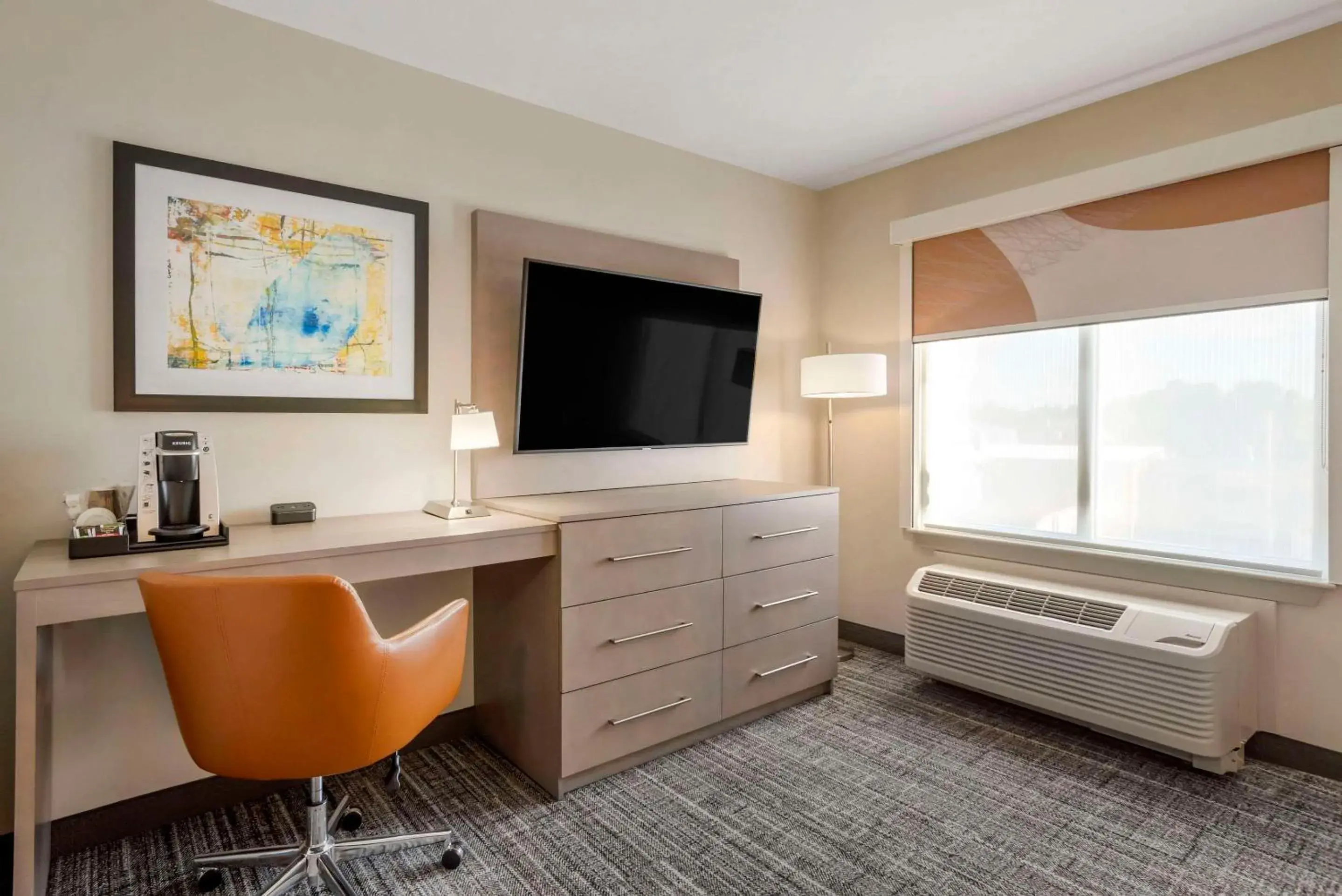 Bedroom in The Inn at Leonardtown, an Ascend Collection Hotel Bedroom in The Inn at Leonardtown, an Ascend Collection Hotel
