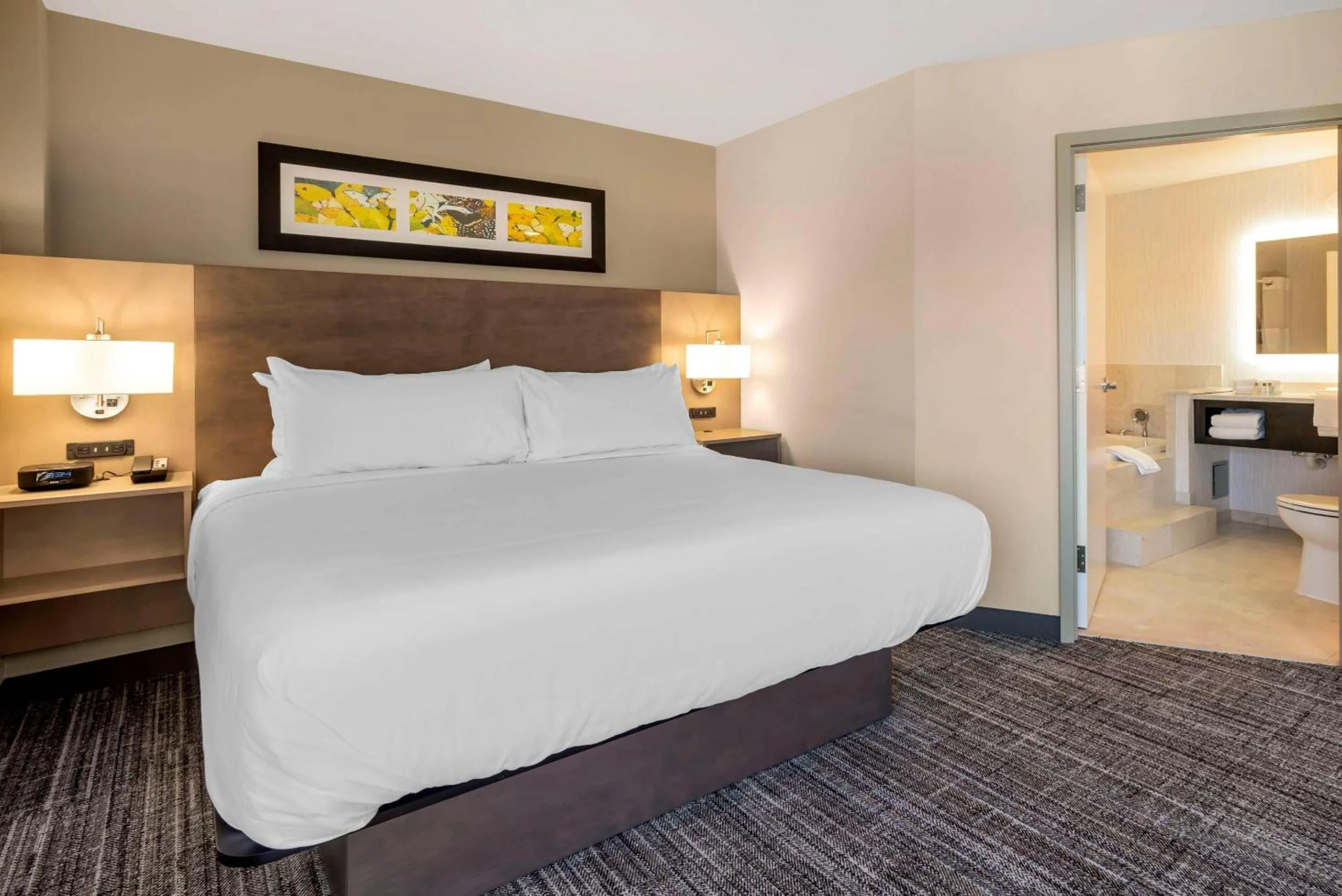 Bedroom, Bed in The Inn at Leonardtown, an Ascend Collection Hotel