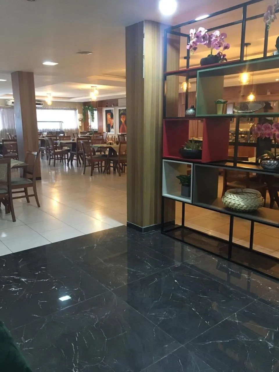 Restaurant/places to eat in Golden Ville Hotel