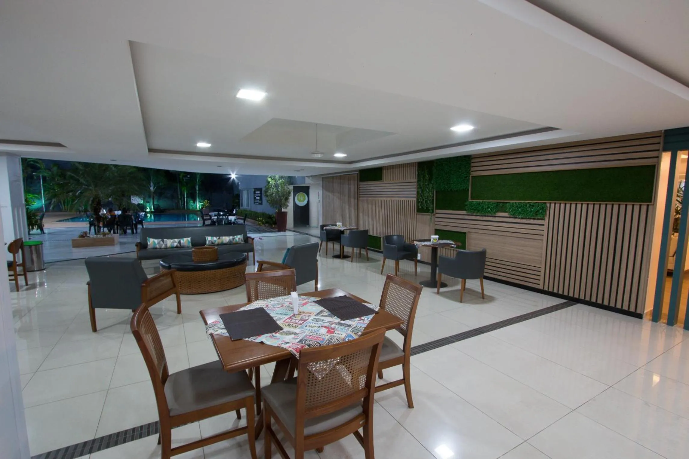 Restaurant/places to eat in Golden Ville Hotel