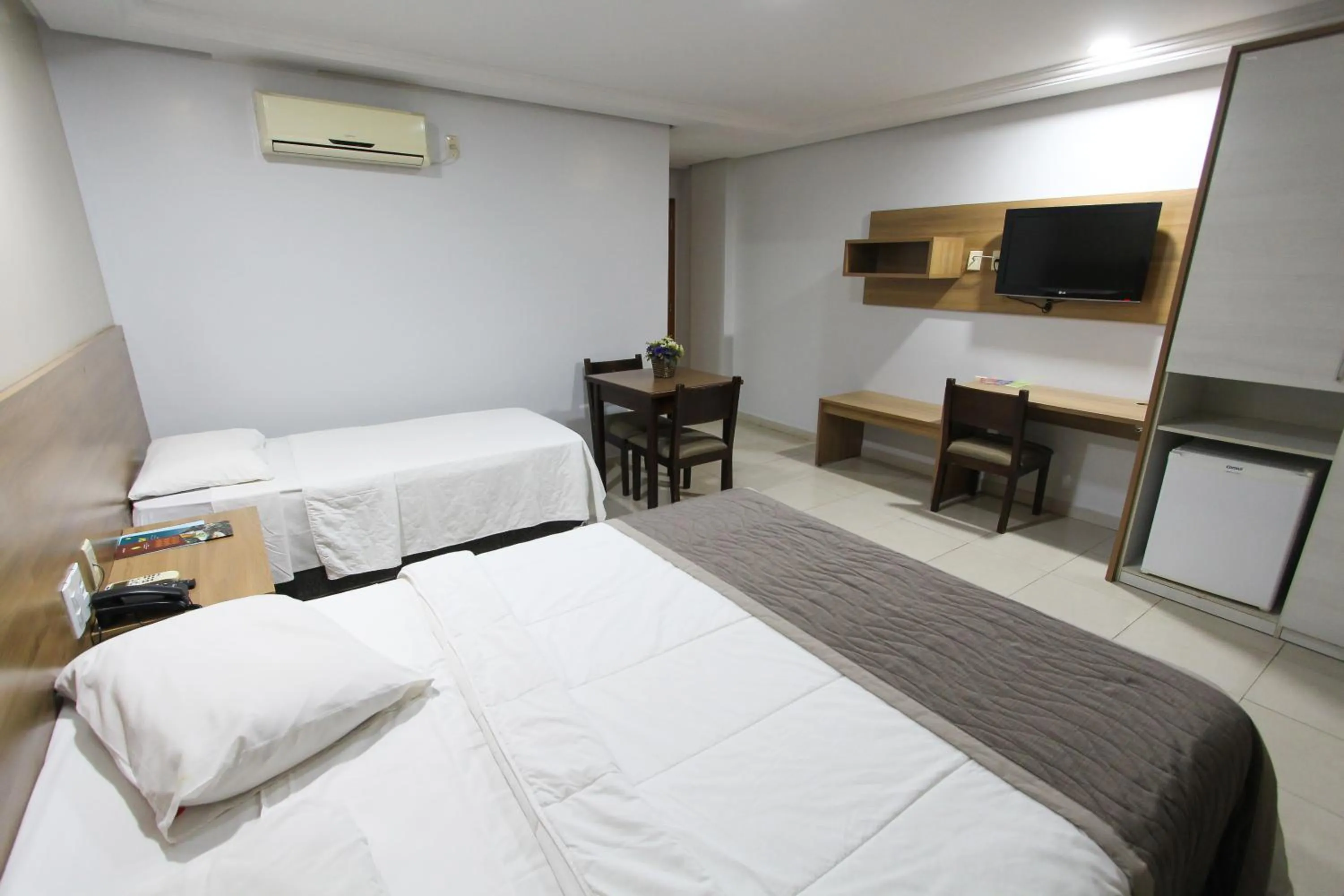 Bedroom, Bed in Golden Ville Hotel