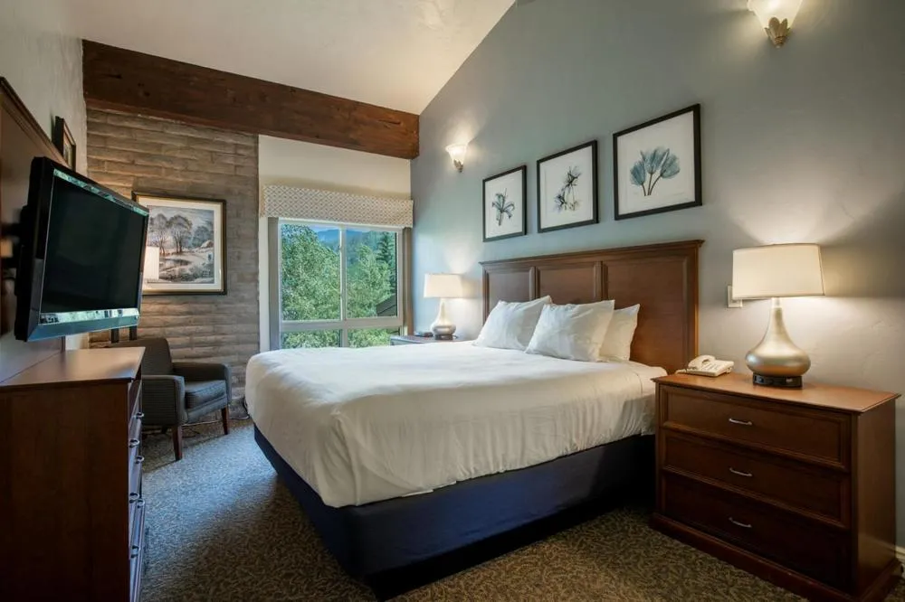 Bed in Sandstone Creek Club Condominiums