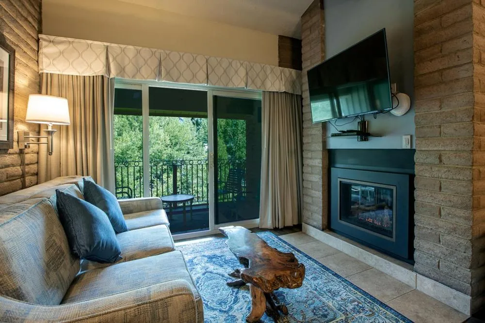 Sandstone Creek Club Condominiums