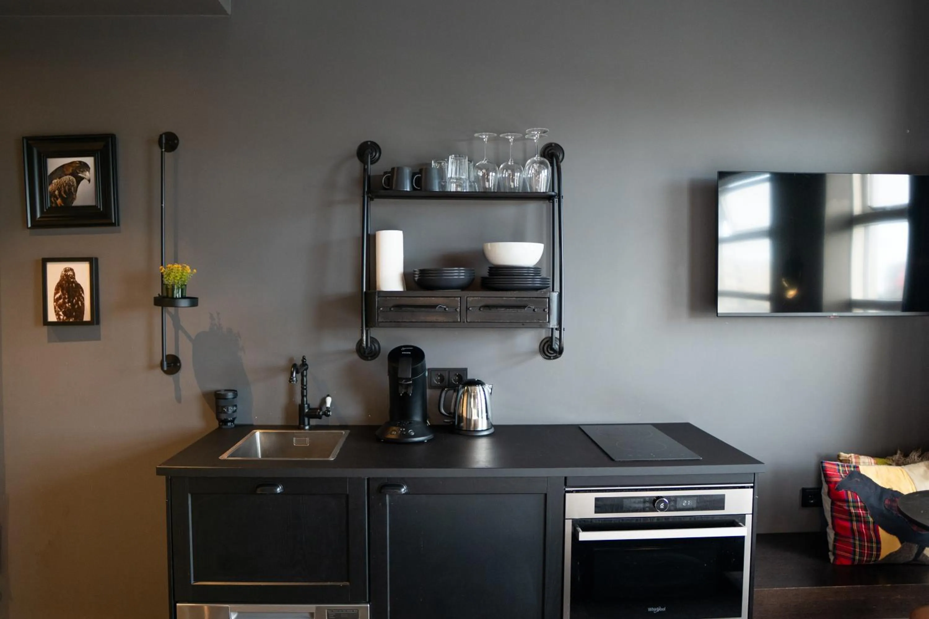 TV and multimedia in R13 - A Townhouse Hotel