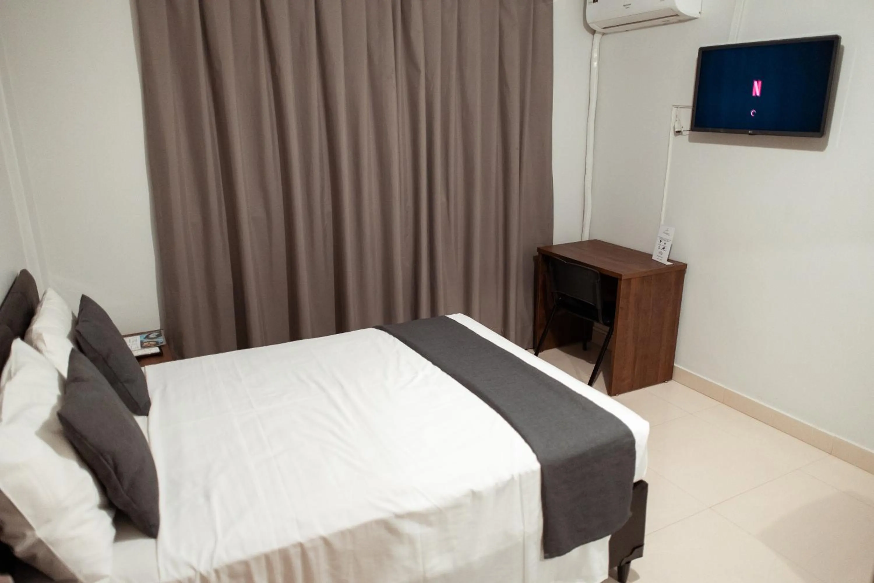 Bedroom, Bed in Paris Hotel by H Hotéis - Business