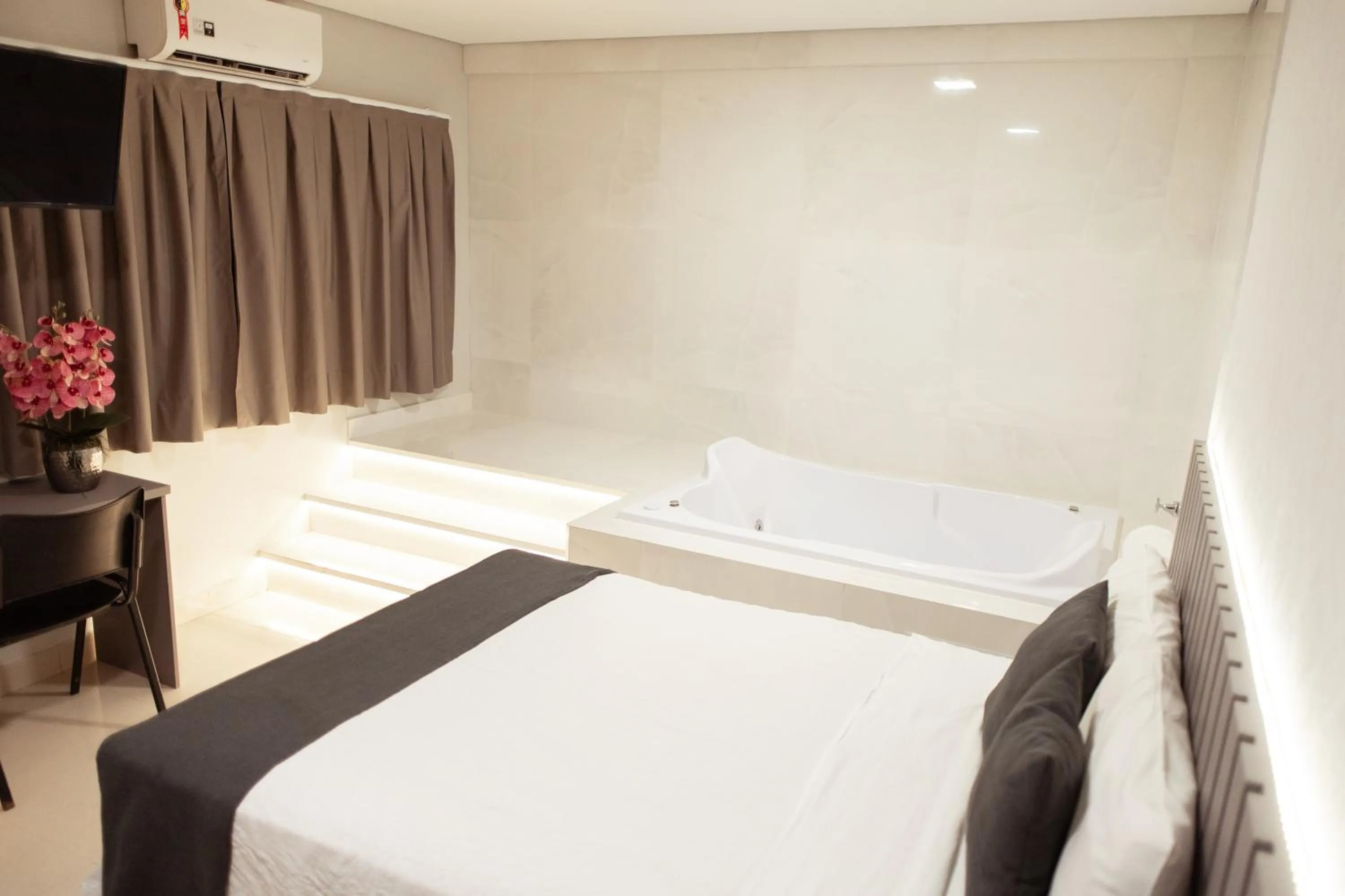 Bedroom, Bed in Paris Hotel by H Hotéis - Business