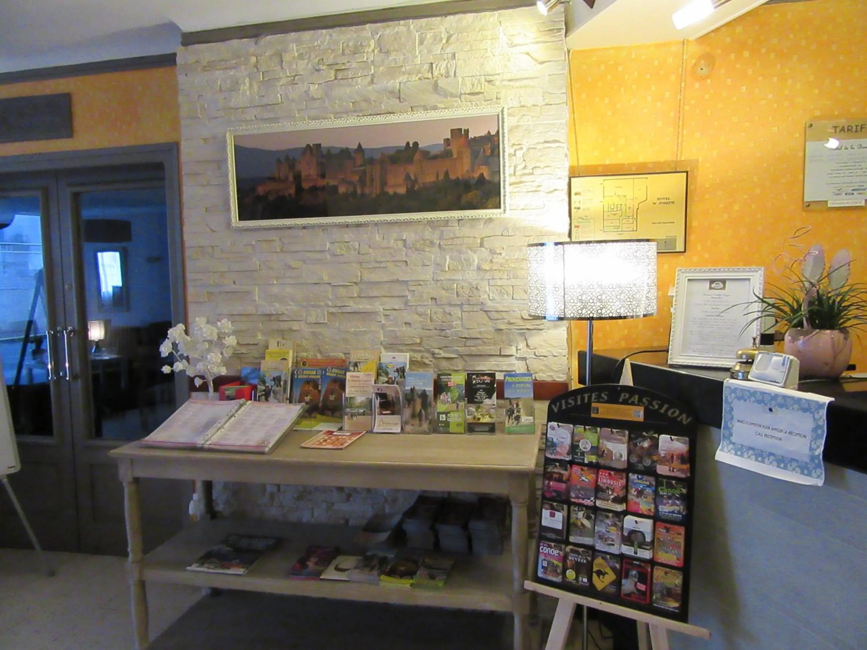 Lobby or reception in Hotel De La Bastide