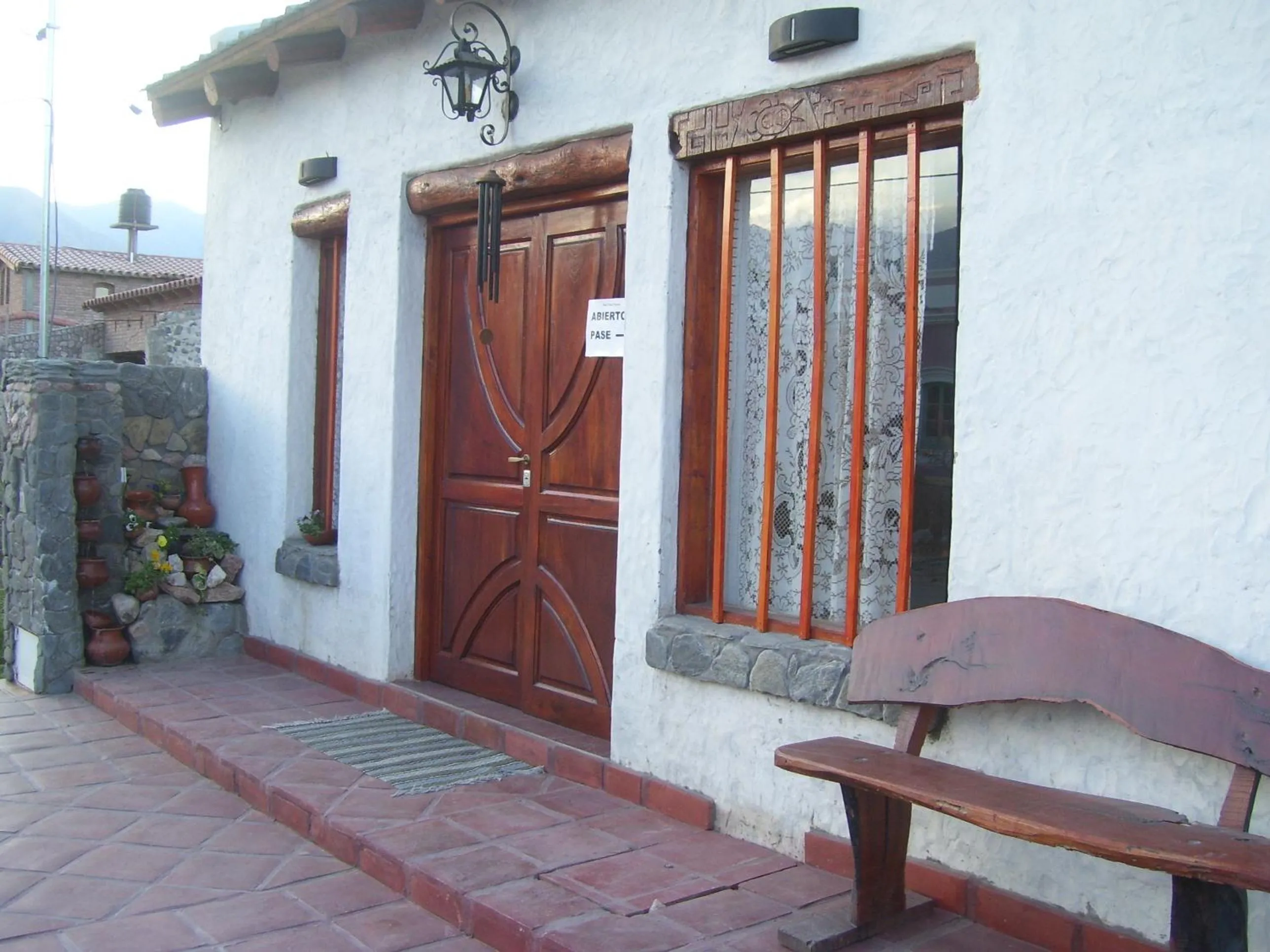 Facade/entrance in Divina Presencia