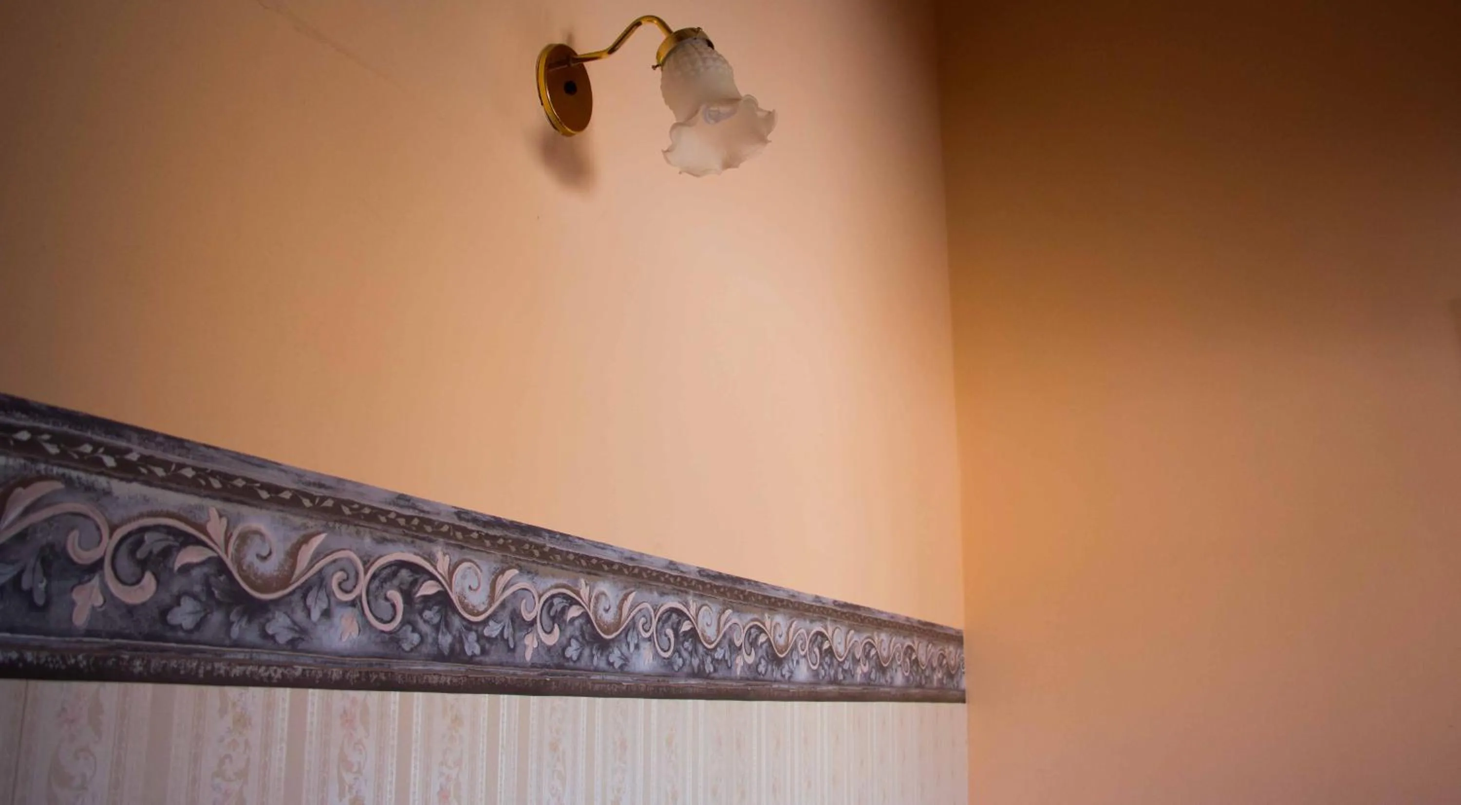 Decorative detail in Divina Presencia