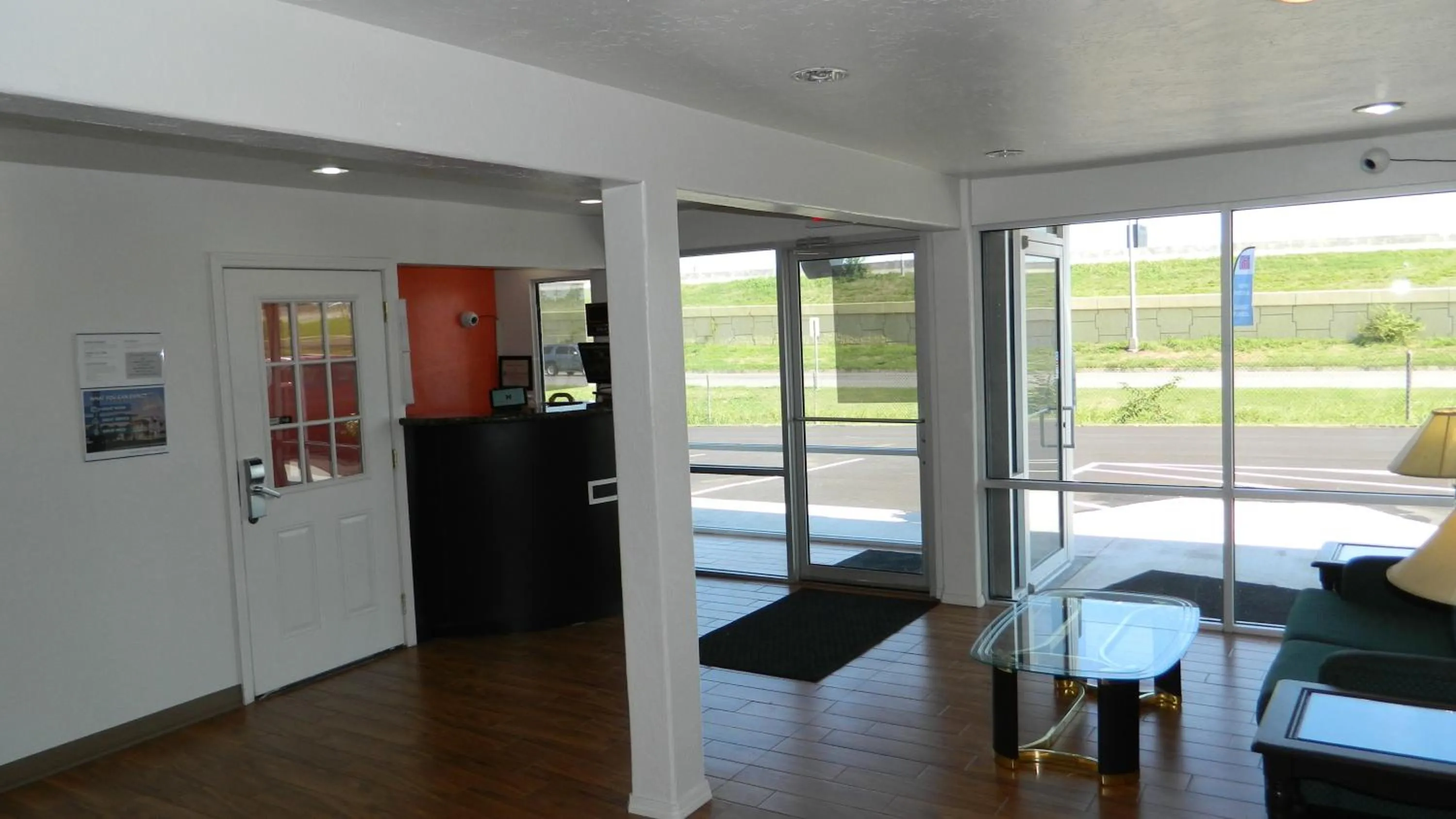 Lobby or reception in Motel 6-Oklahoma City, OK - Airport East