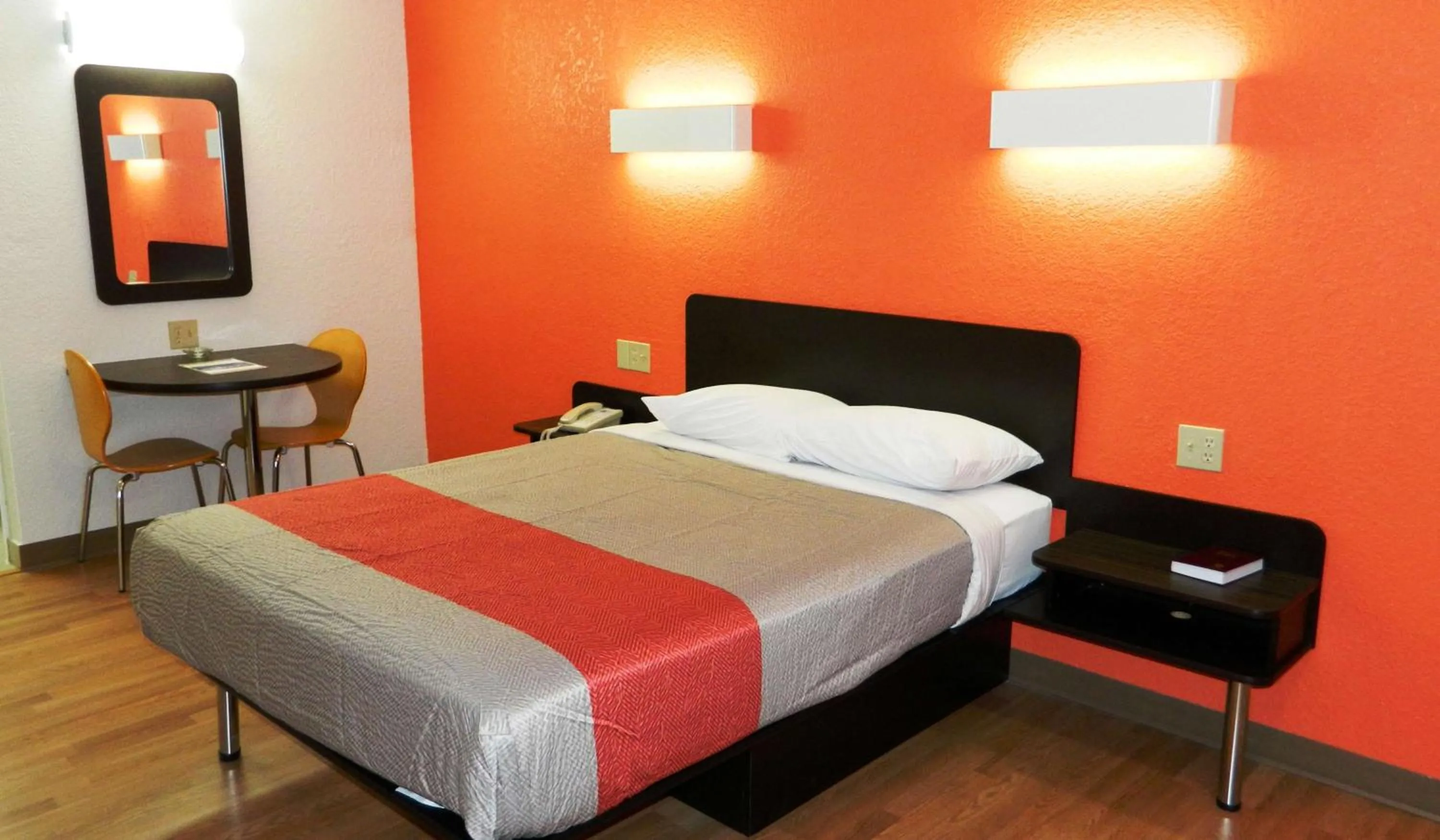 Photo of the whole room, Bed in Motel 6-Oklahoma City, OK - Airport East