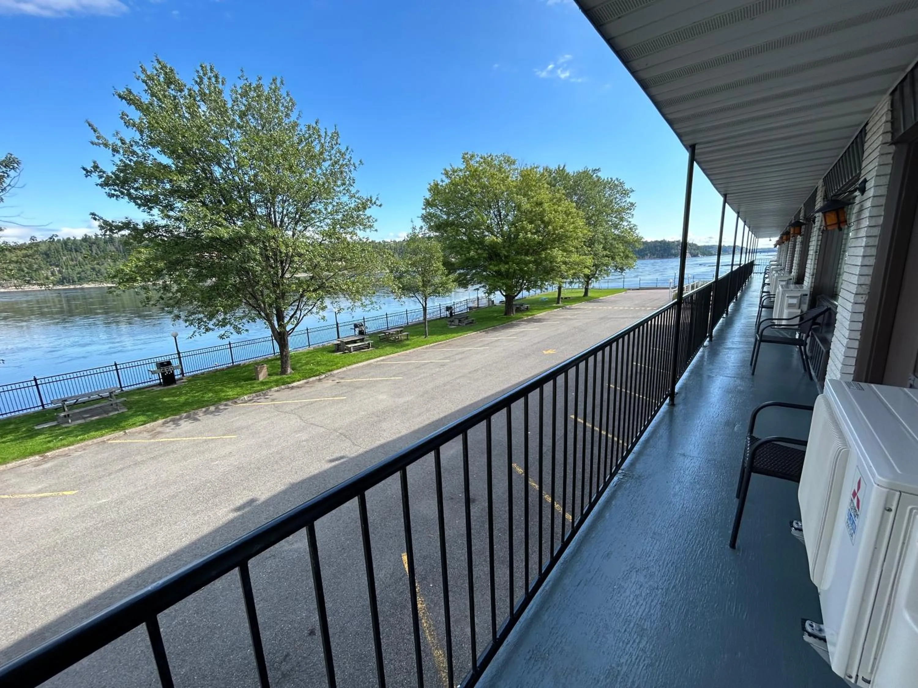 Standard Room with River View in Motel Panoramique