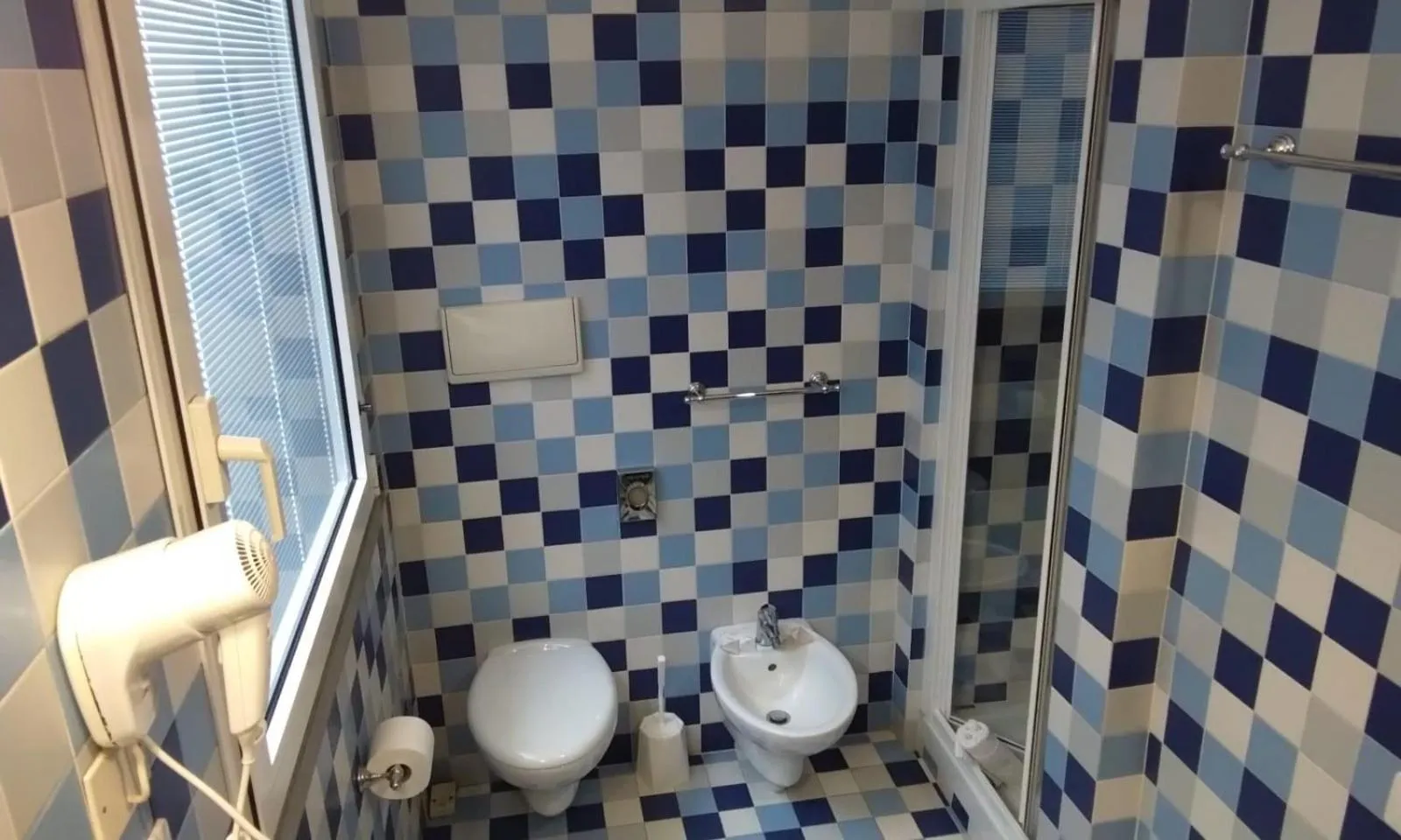 Shower in Hotel I' Fiorino