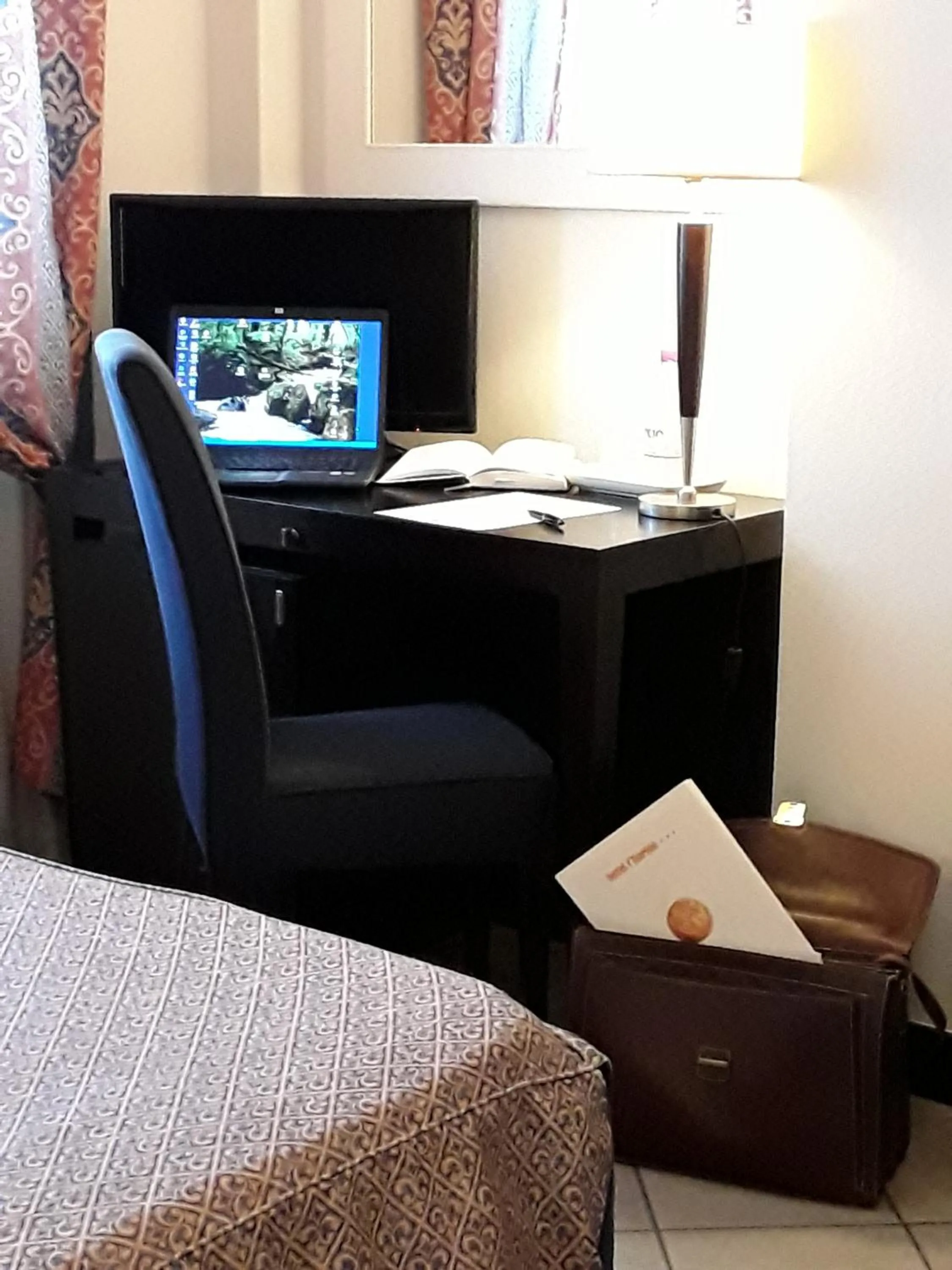 Bedroom, Bed in Hotel I' Fiorino