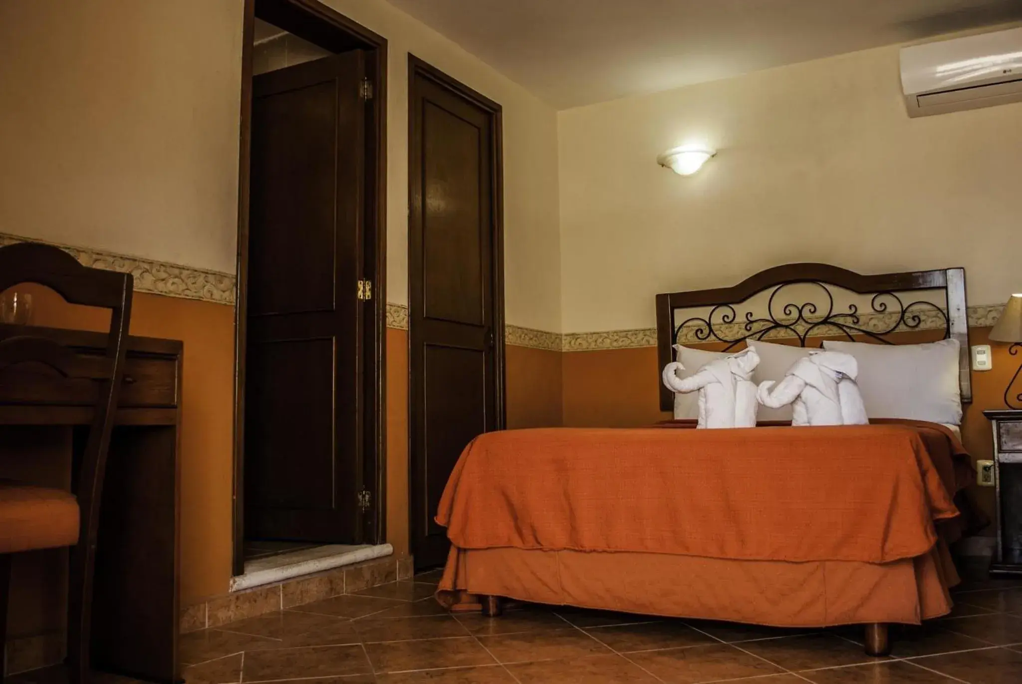 Bedroom, Bed in Maya Campeche Hotel Bedroom, Bed in Maya Campeche Hotel