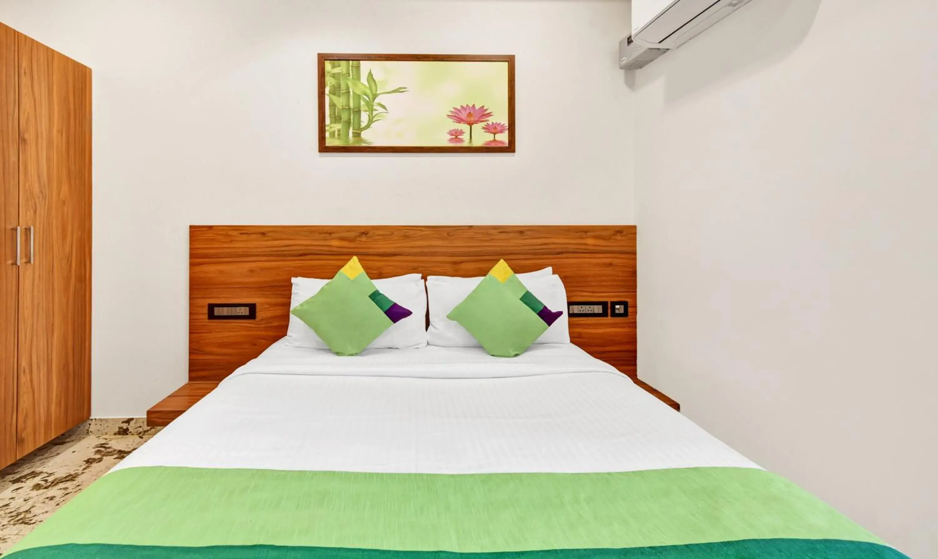 Bedroom, Bed in Itsy Hotels Shrey'S Inn Mallandur Road Bedroom, Bed in Itsy Hotels Shrey'S Inn Mallandur Road