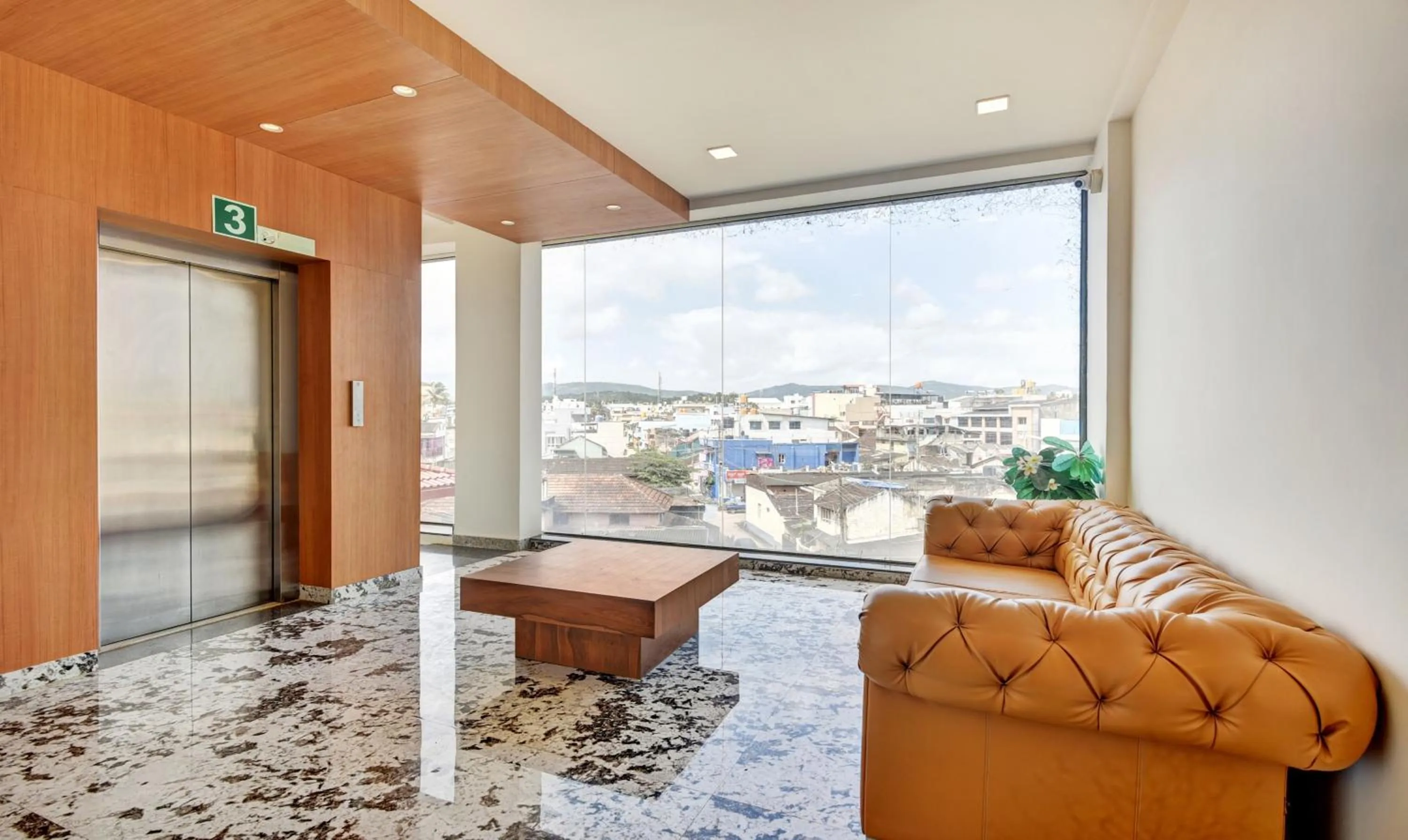 Seating area in Itsy Hotels Shrey'S Inn Mallandur Road