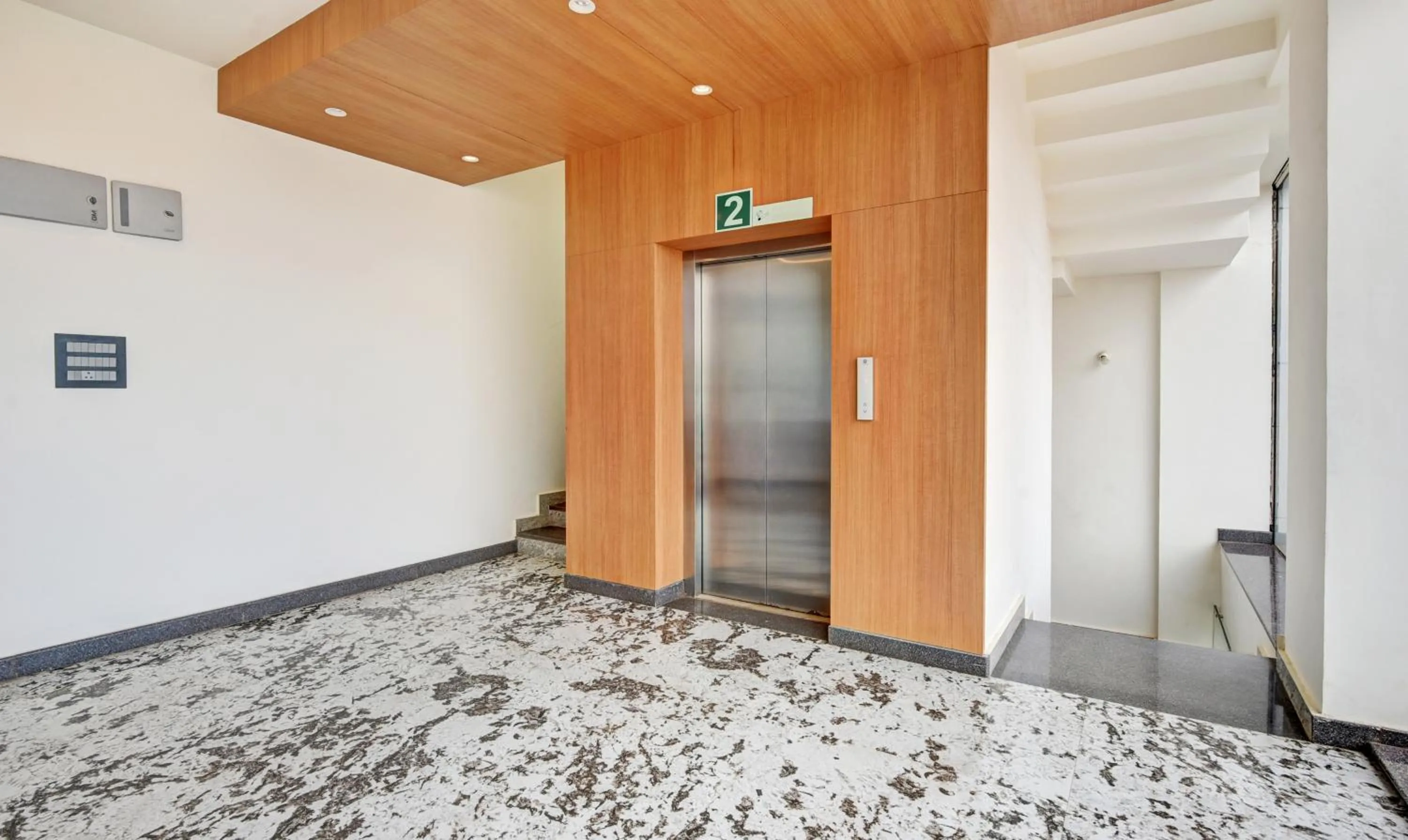 elevator in Itsy Hotels Shrey'S Inn Mallandur Road