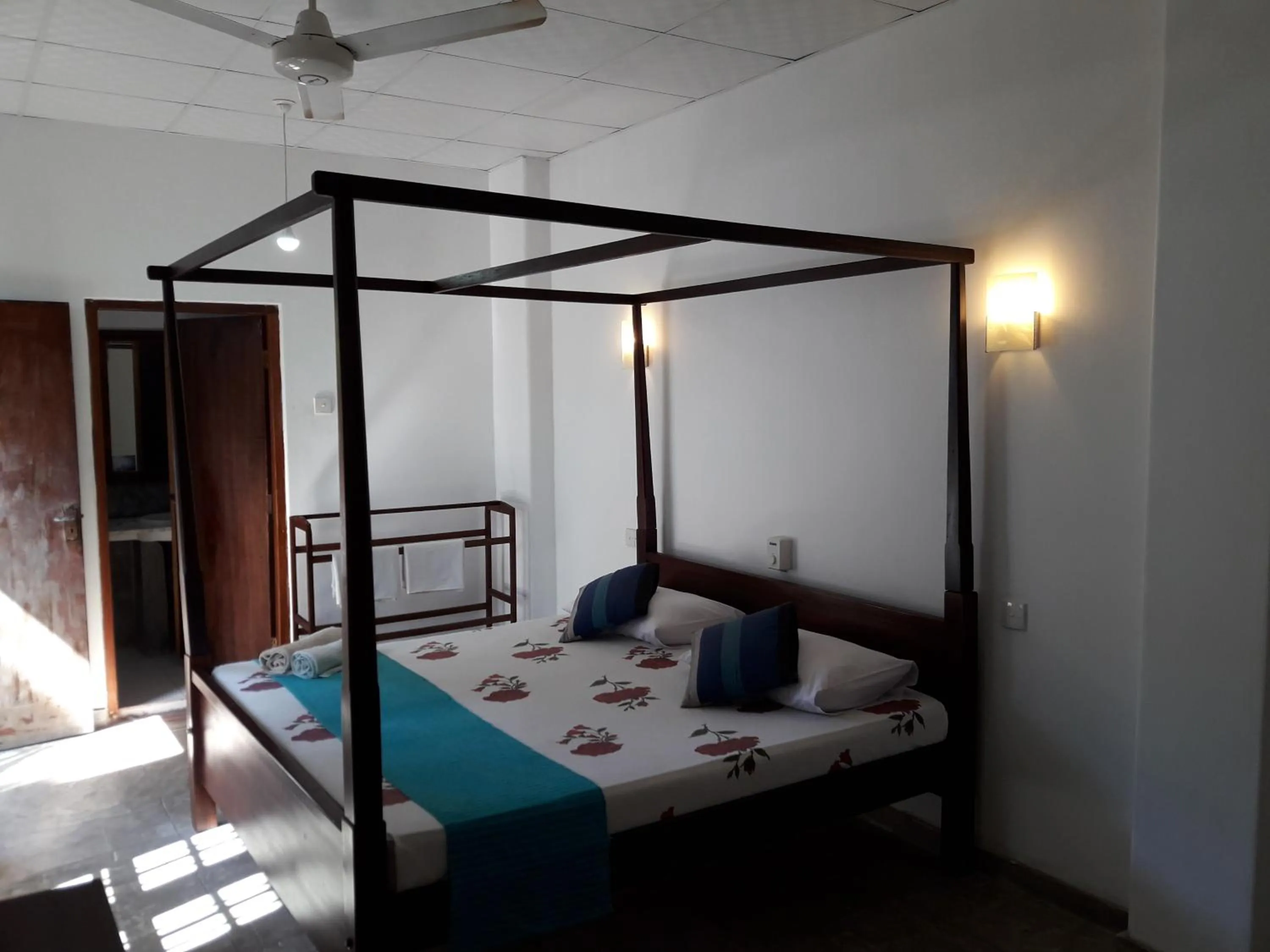 Property building, Bed in Sea Front Hikkaduwa