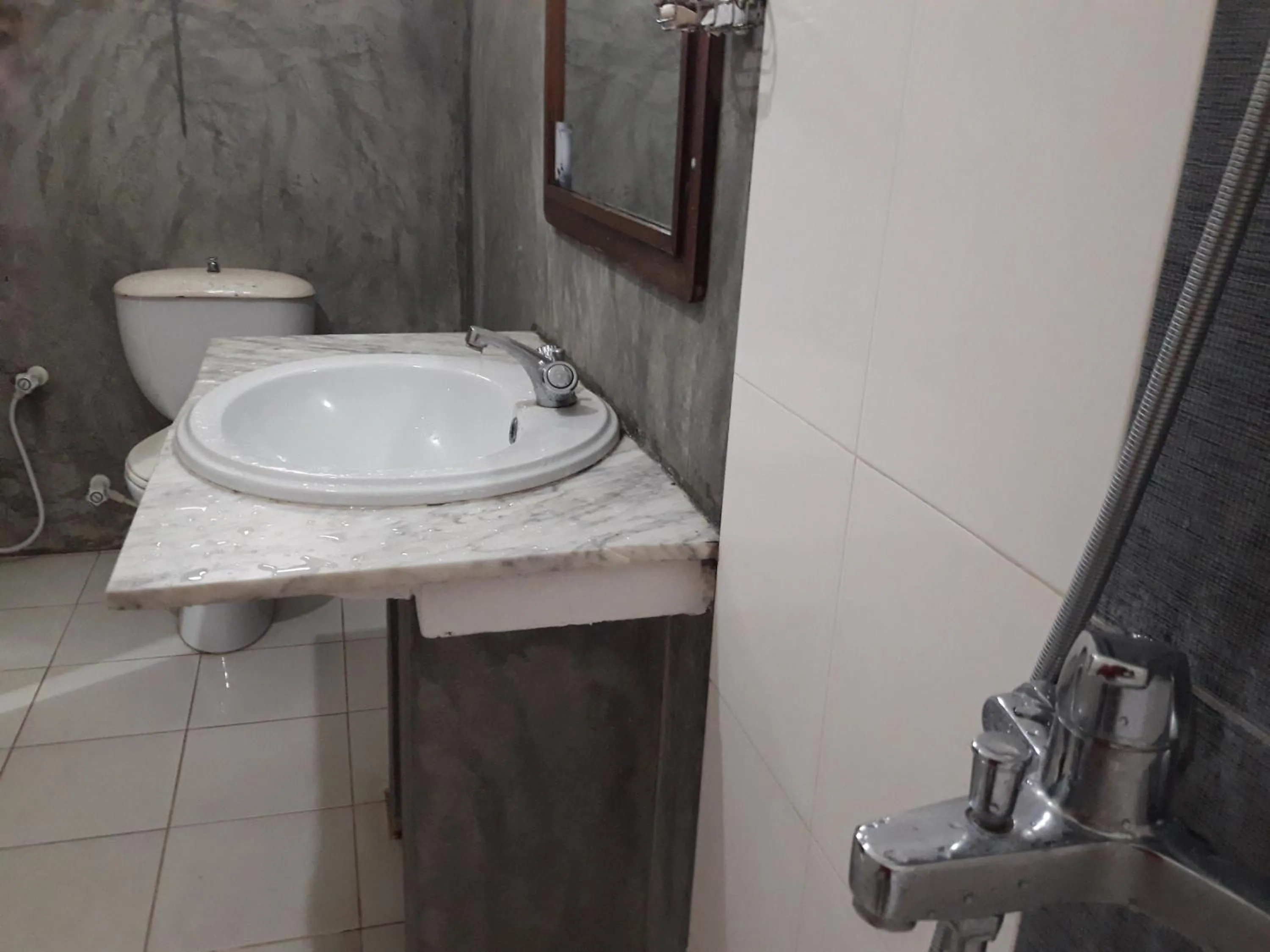 Bathroom in Sea Front Hikkaduwa