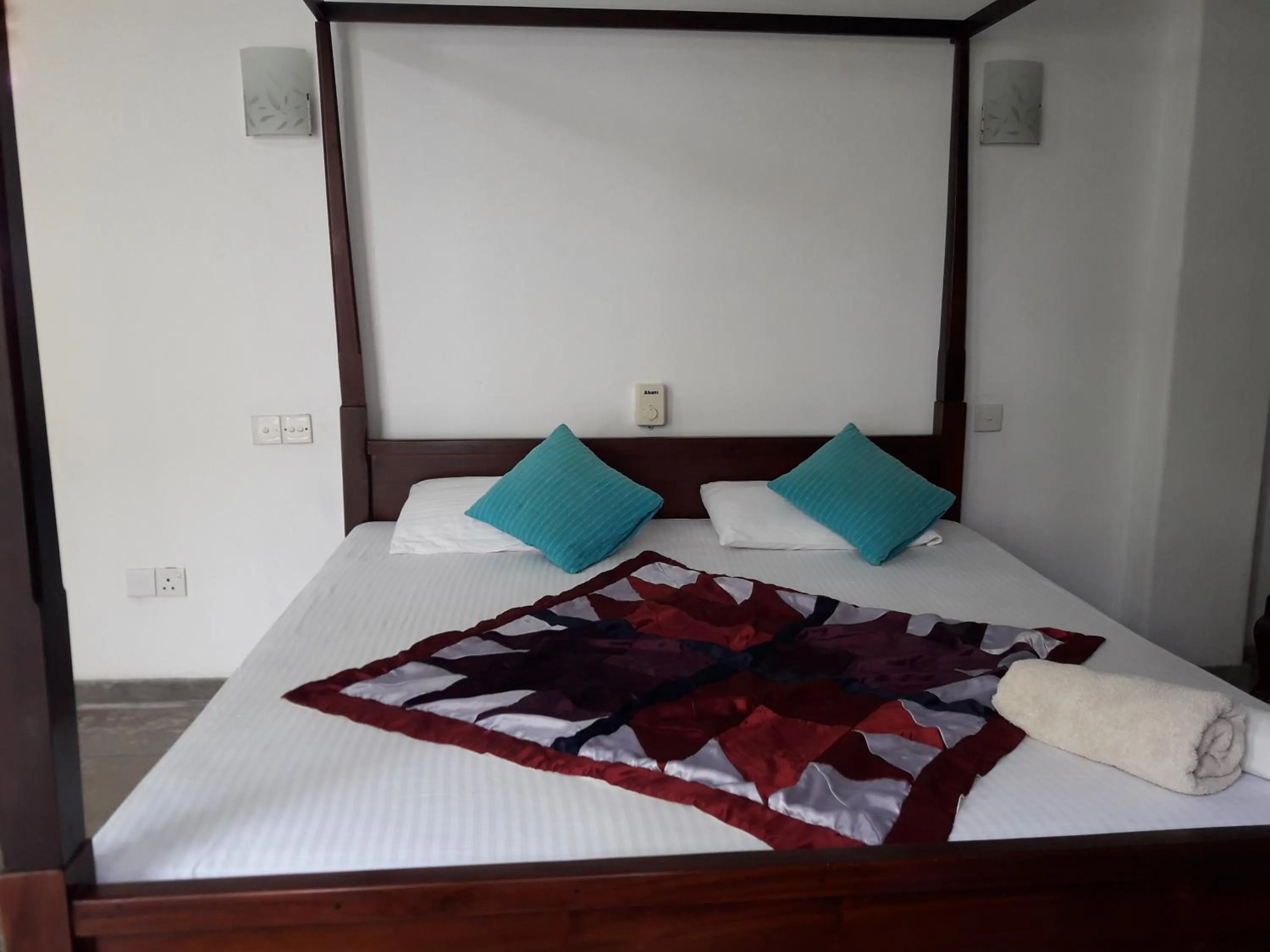 Bed in Sea Front Hikkaduwa