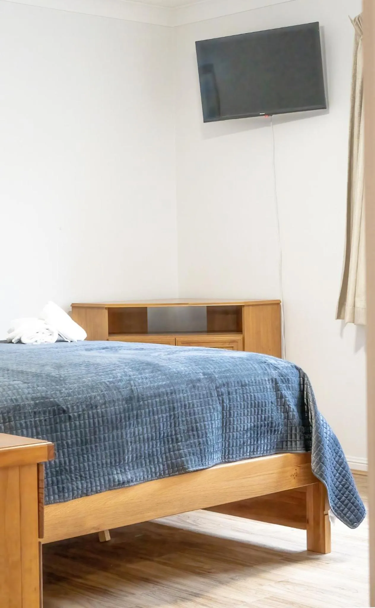 Bed in Sylvan Beach Resort