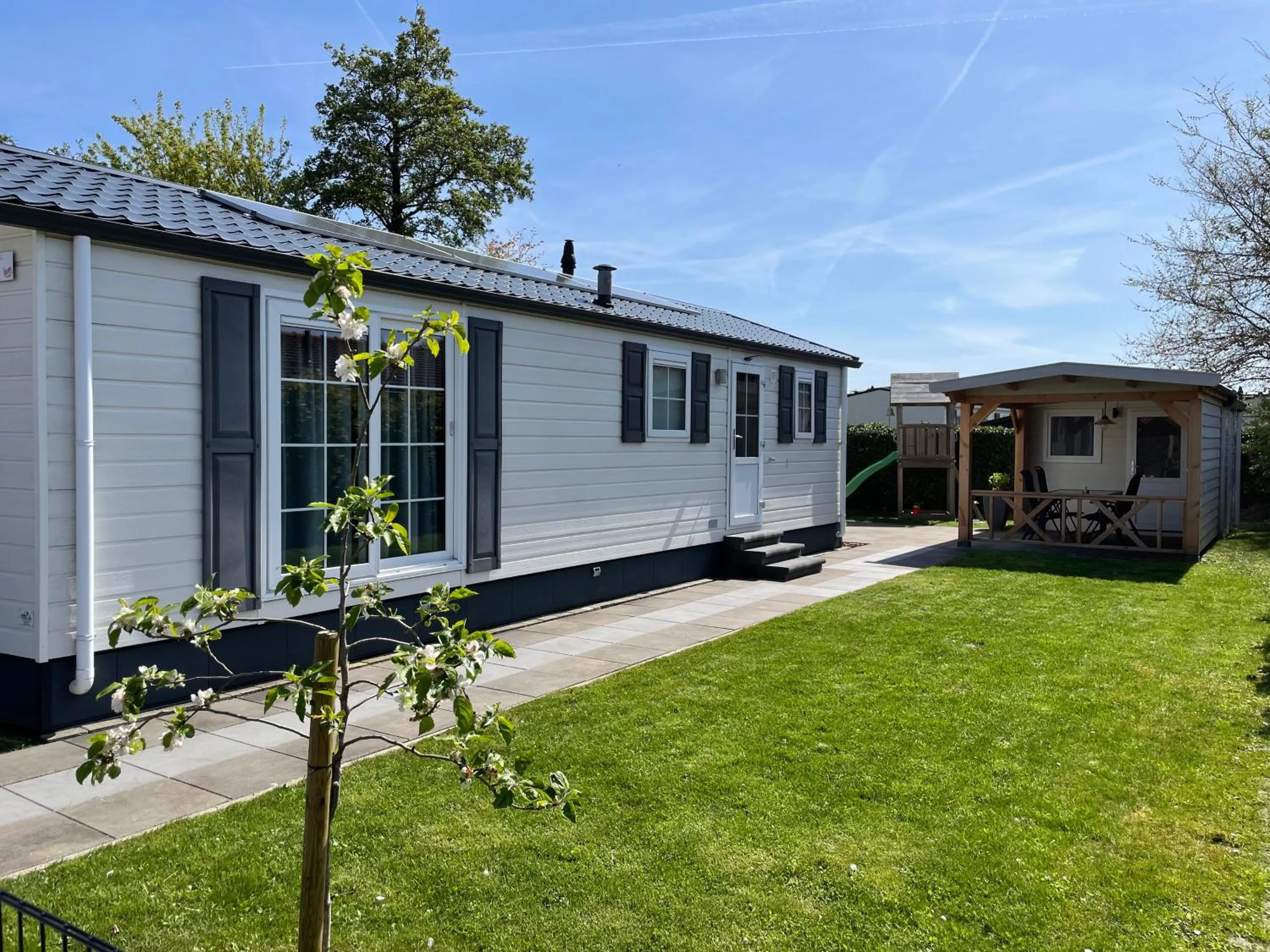 Property building in De Roos chalet 174