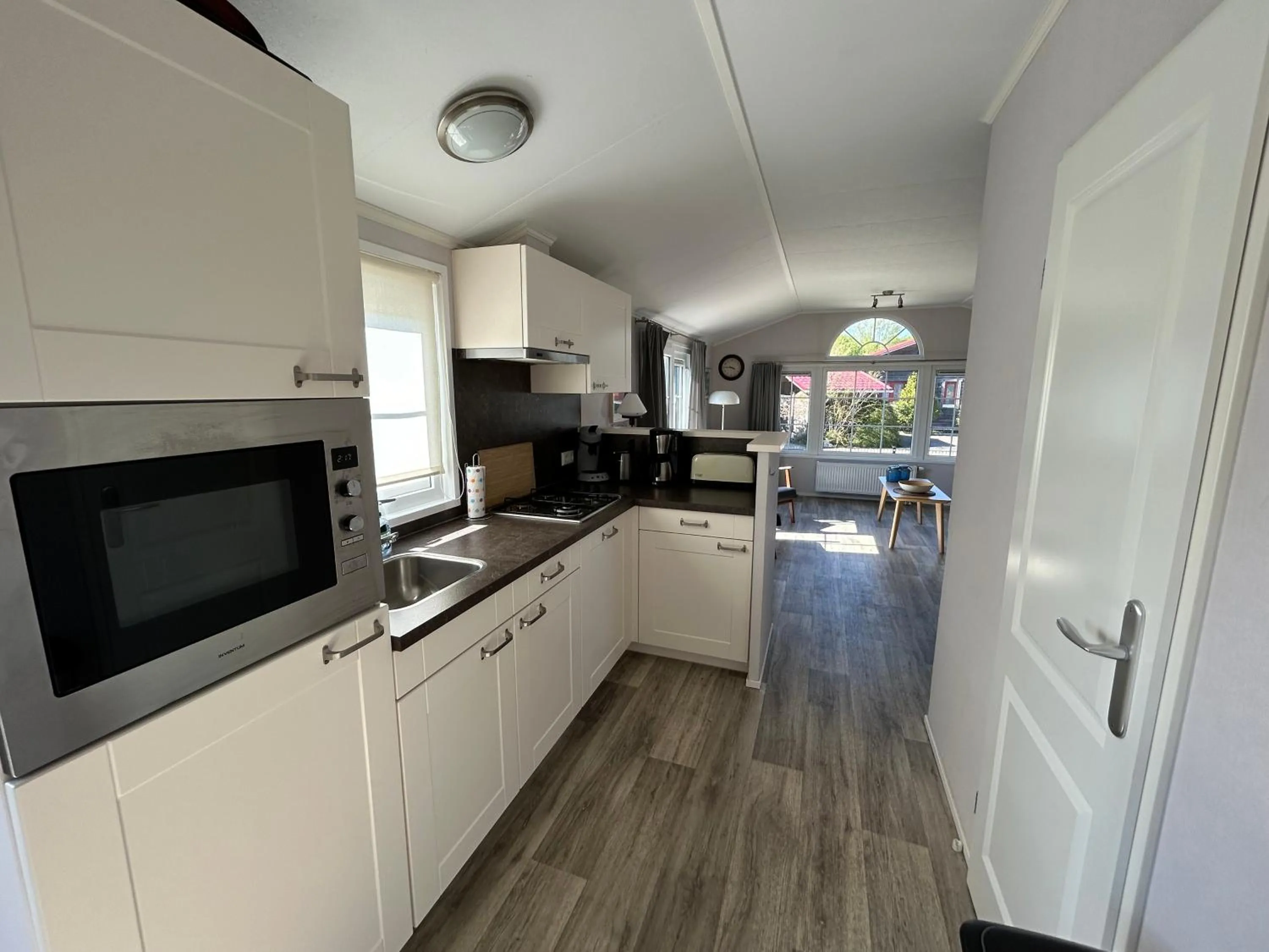 Kitchen or kitchenette in De Roos chalet 174
