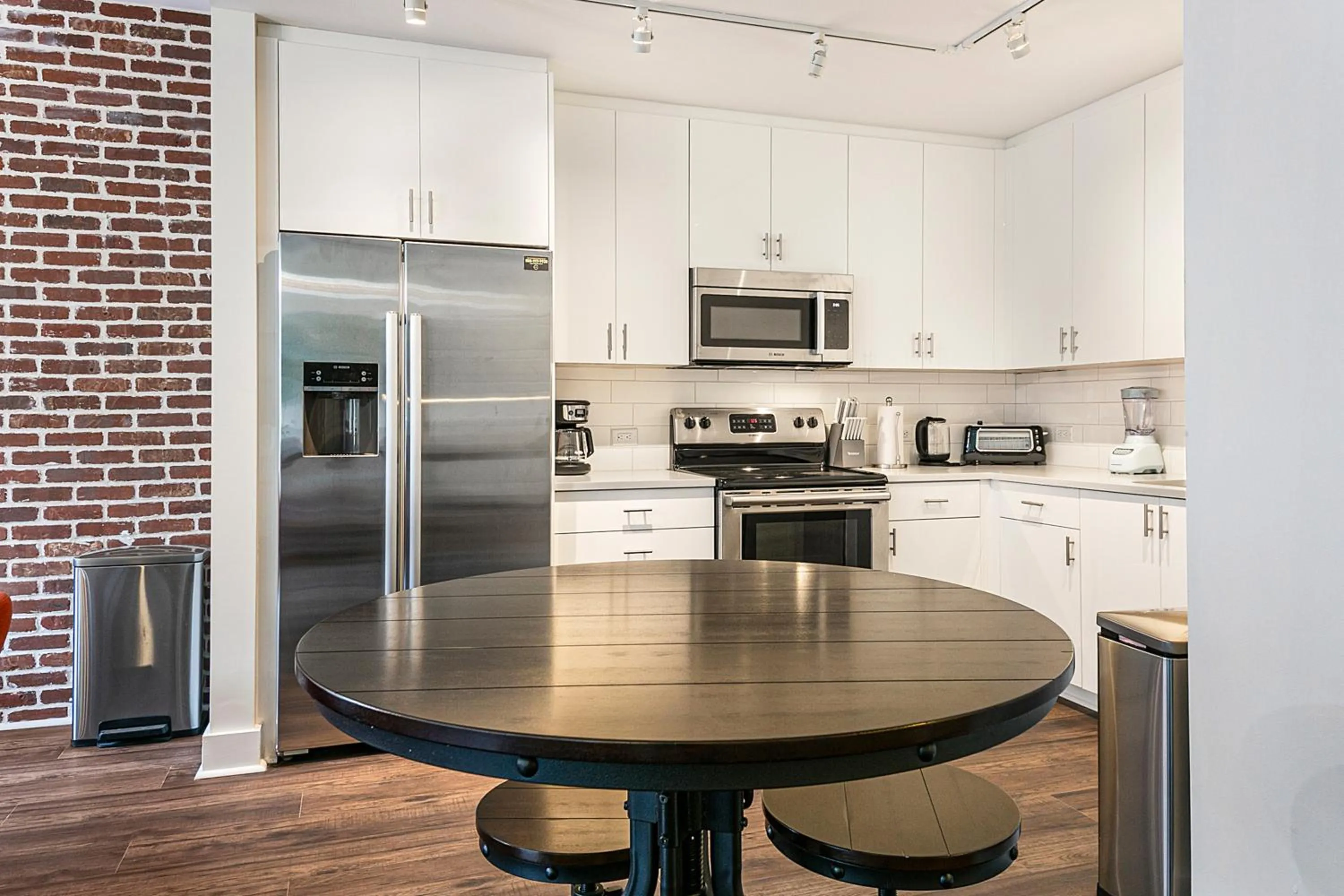 Kitchen or kitchenette in Modern & Fully Furnished Apartments in the Heart of the City