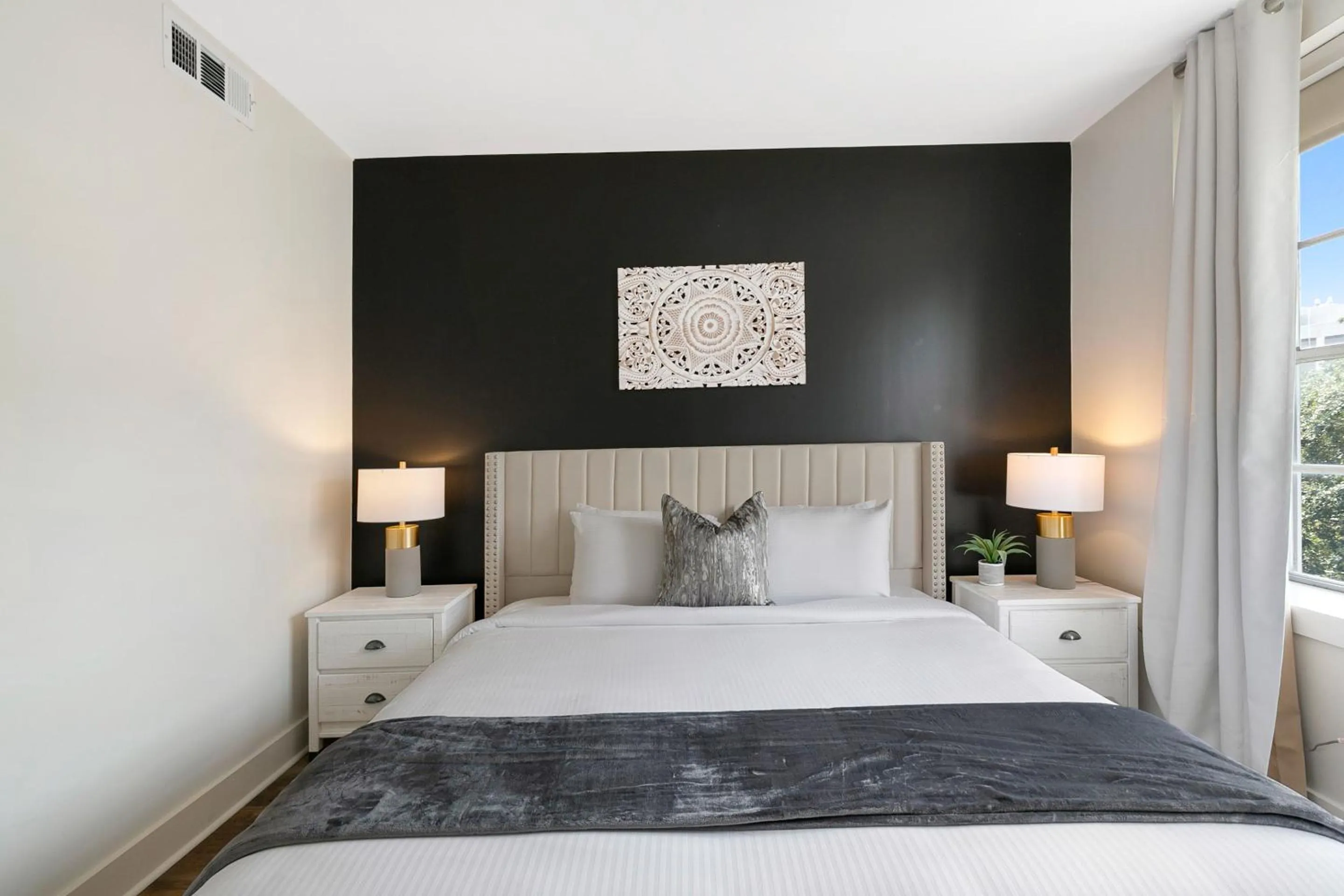 Bedroom, Bed in Modern & Fully Furnished Apartments in the Heart of the City