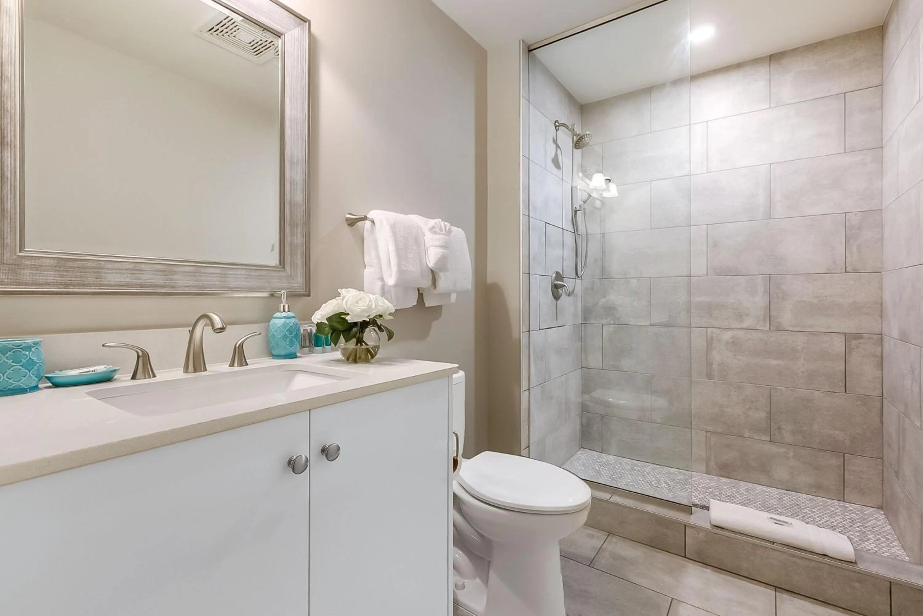 Bathroom in Modern & Fully Furnished Apartments in the Heart of the City