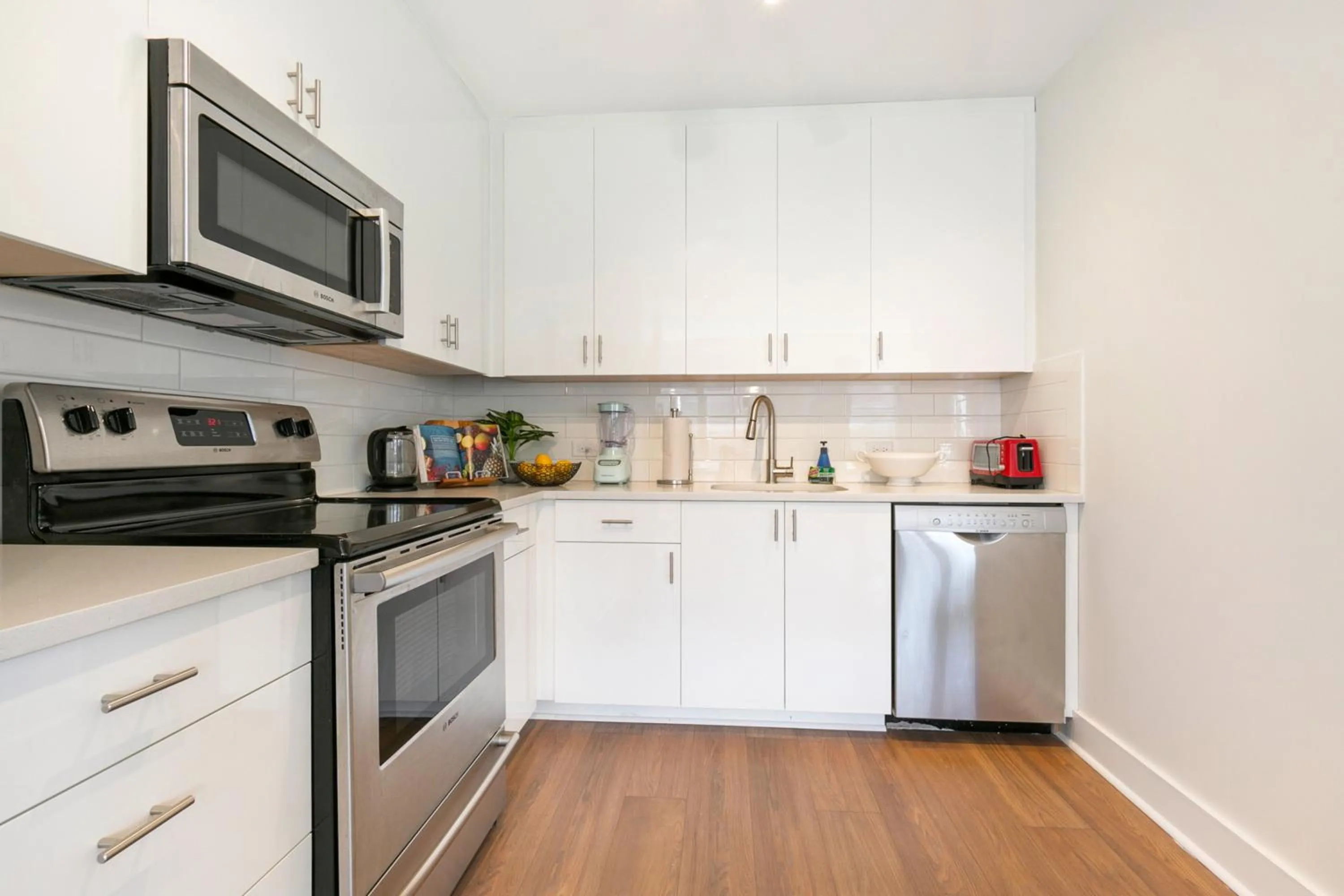 Kitchen or kitchenette in Modern & Fully Furnished Apartments in the Heart of the City