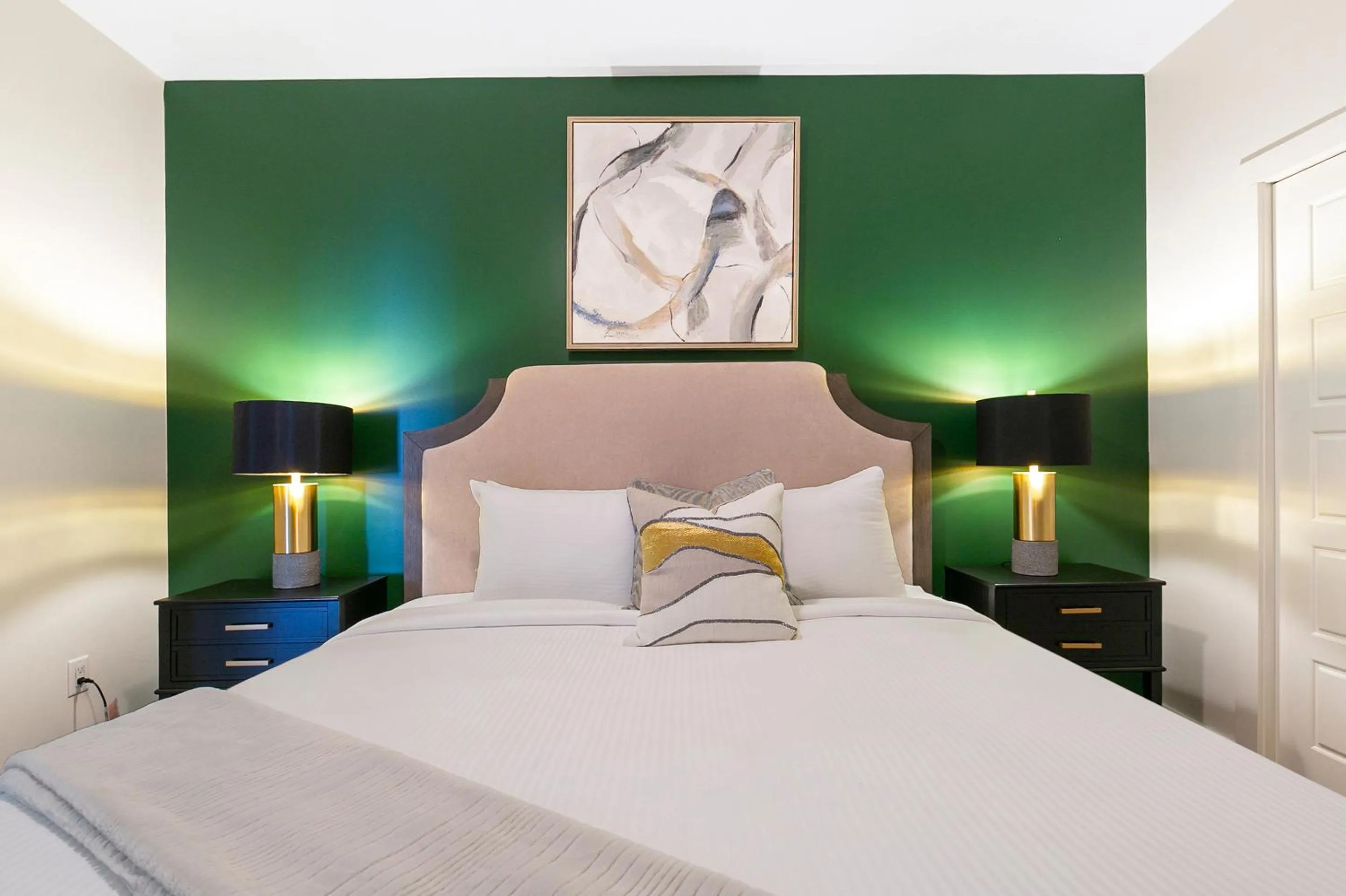 Bedroom, Bed in Modern & Fully Furnished Apartments in the Heart of the City