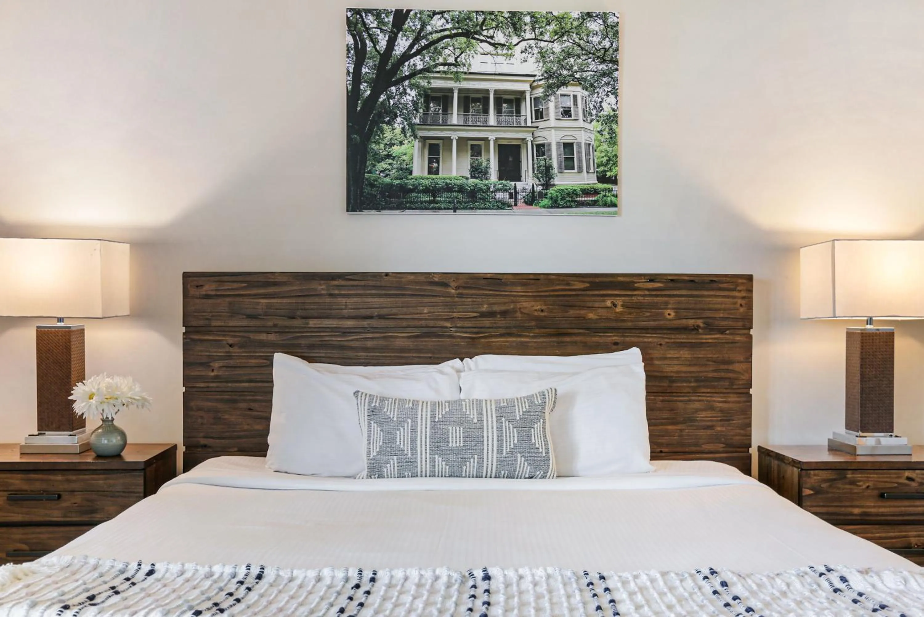 Bedroom, Bed in Modern & Fully Furnished Apartments in the Heart of the City