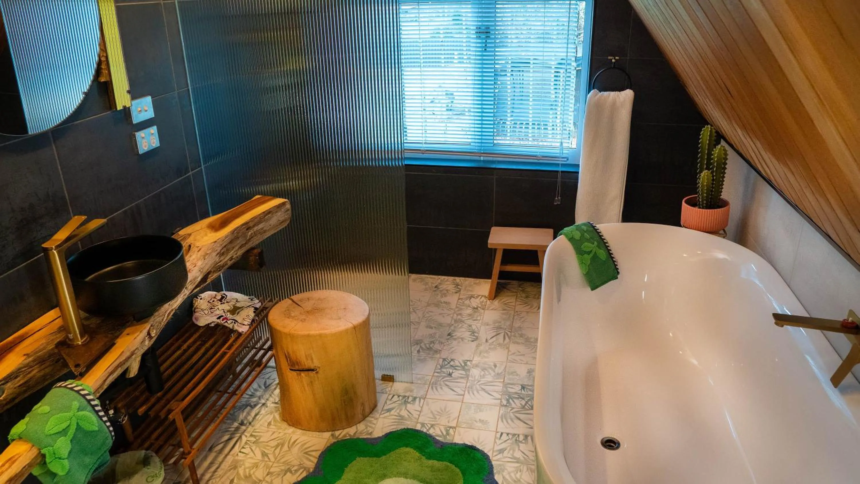 Bathroom in Dreamers