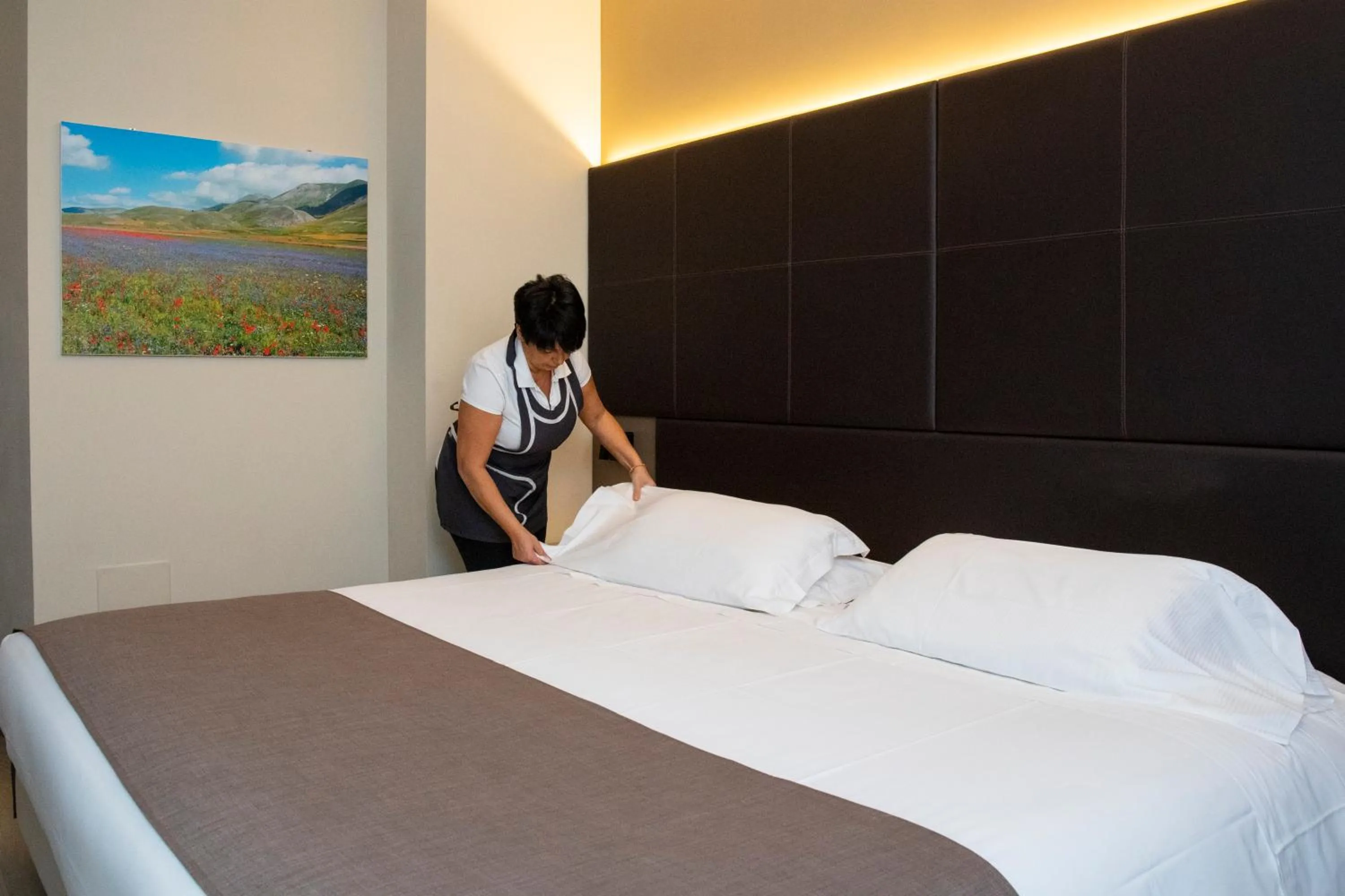 Staff, Bed in City Hotel & Suites