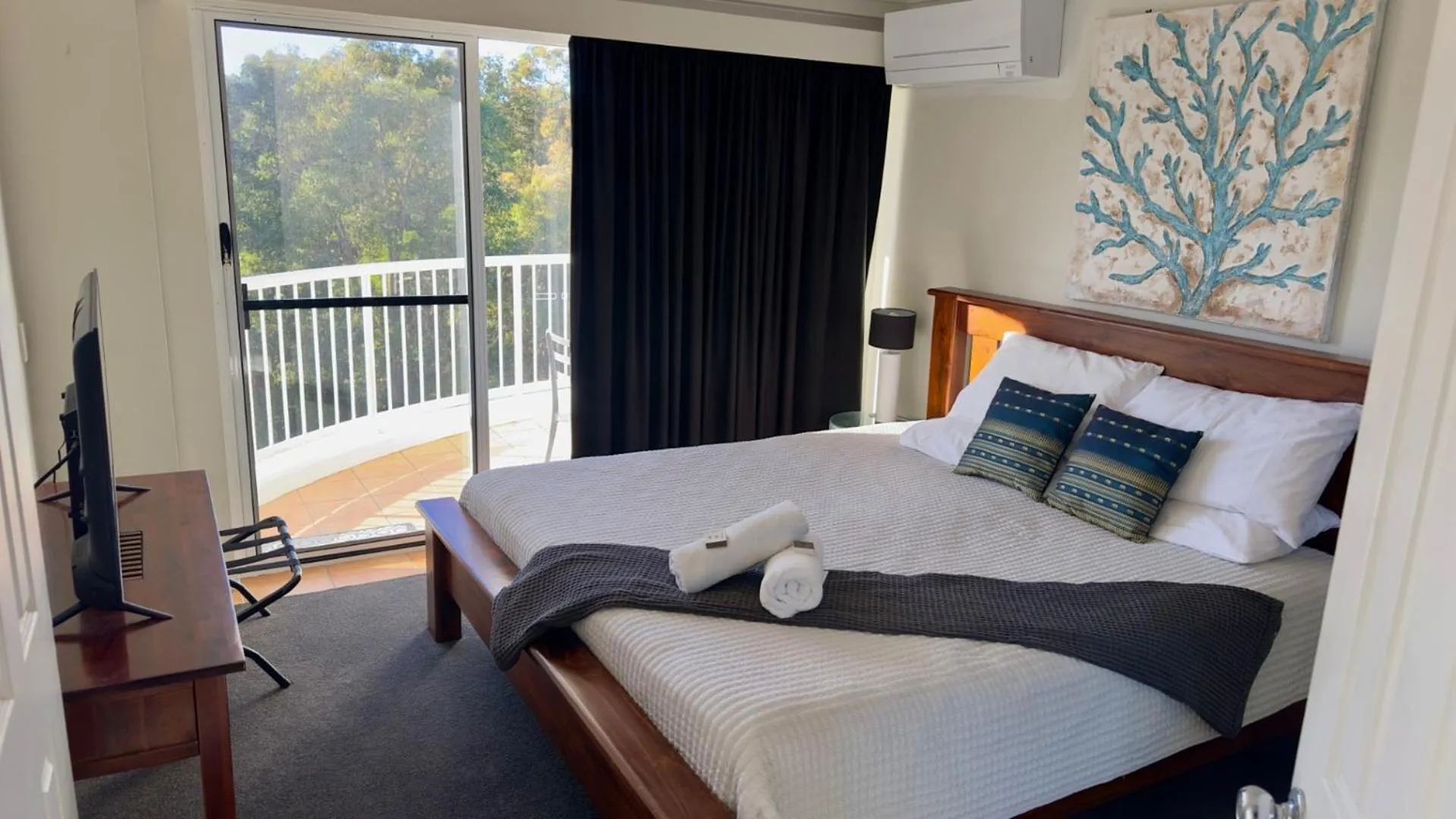 Bedroom, Bed in Fairways Golf & Beach Retreat Bribie Island