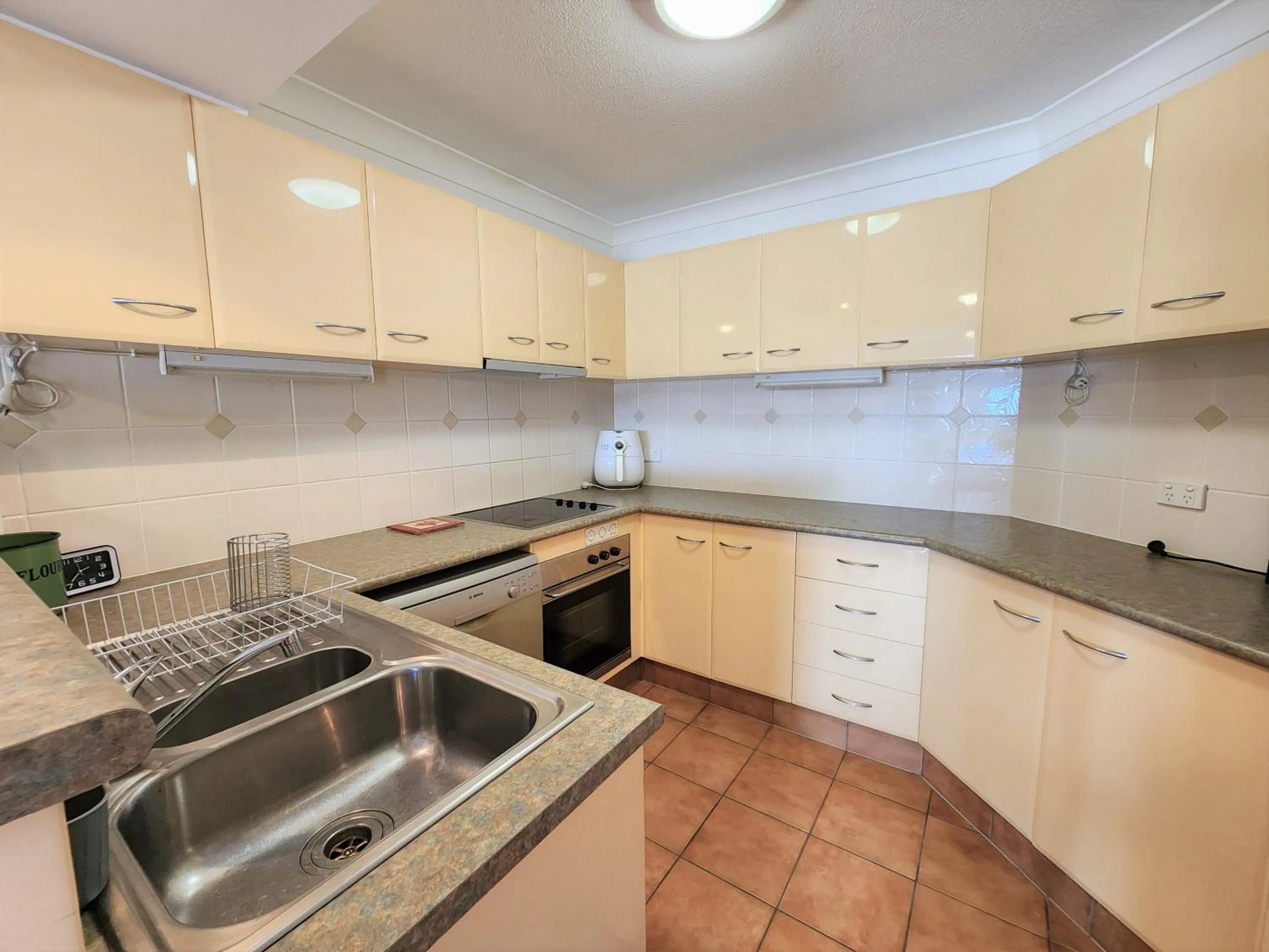 Kitchen or kitchenette in Fairways Golf & Beach Retreat Bribie Island