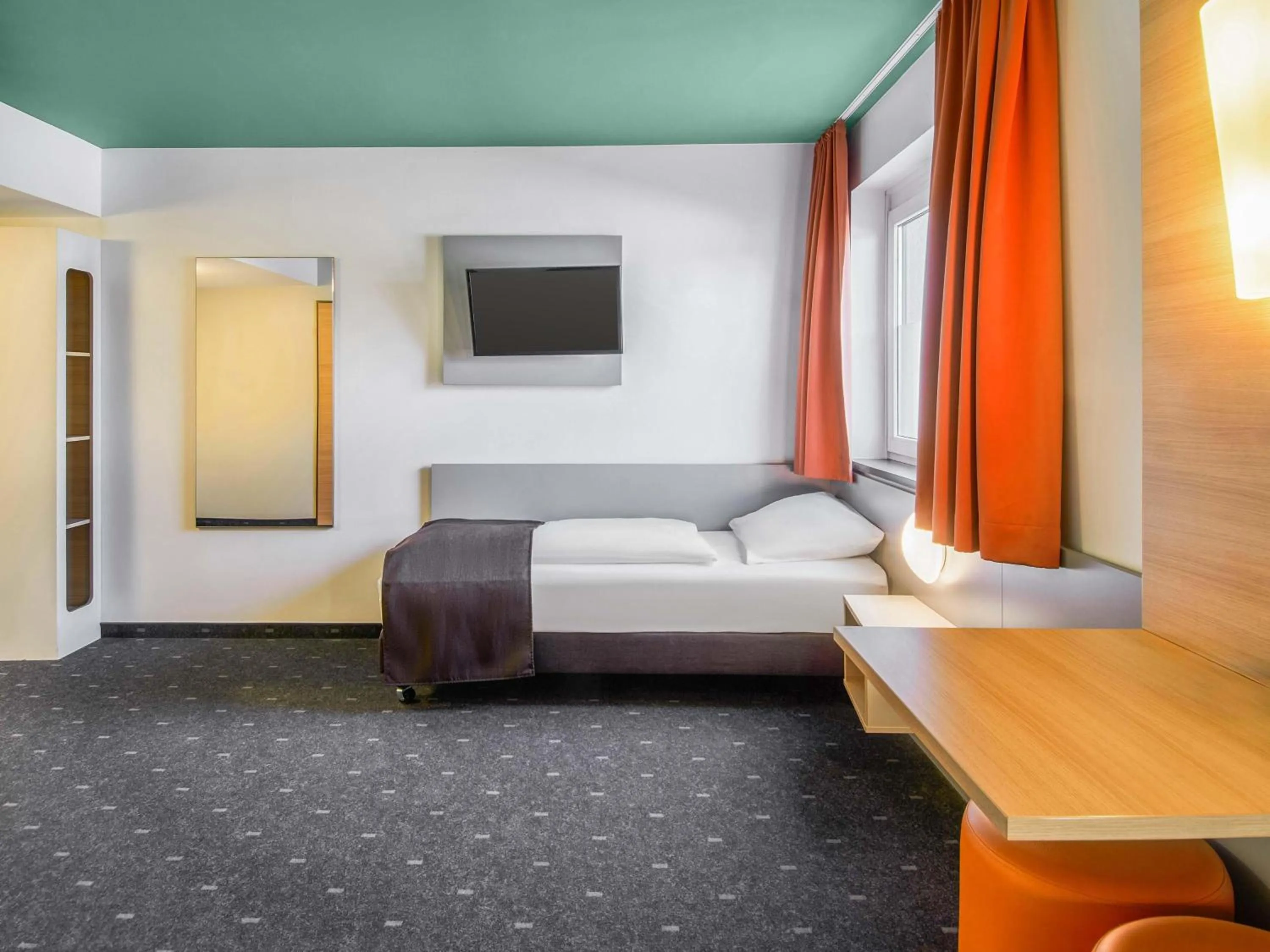 Photo of the whole room, Bed in B&B Hotel Mainz-Hechtsheim