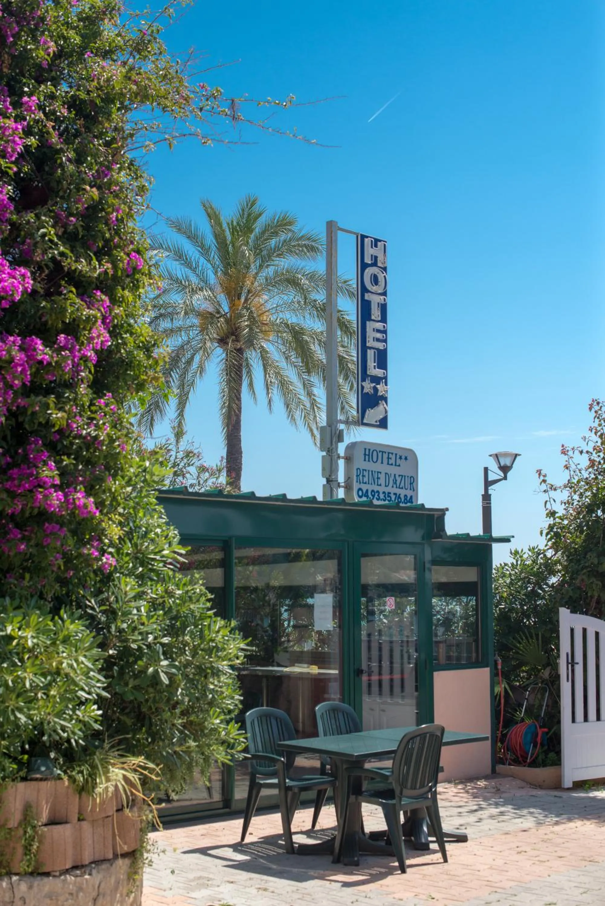 Facade/entrance in Hotel et Appartements Reine D'Azur