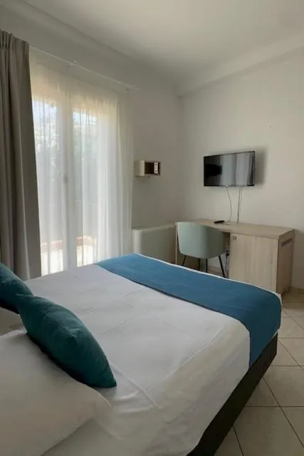 Bed in Hotel et Appartements Reine D'Azur