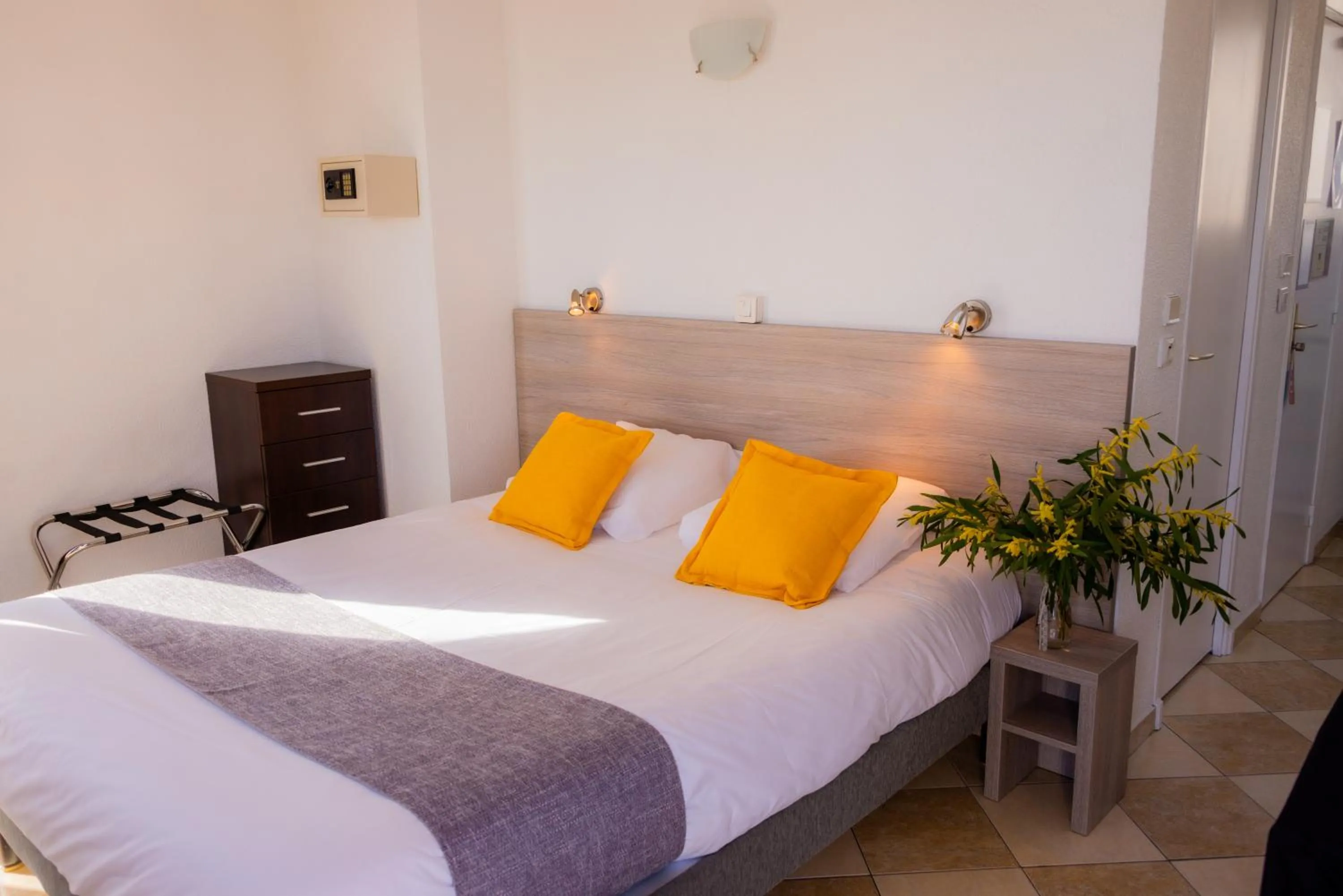 Bed in Hotel et Appartements Reine D'Azur